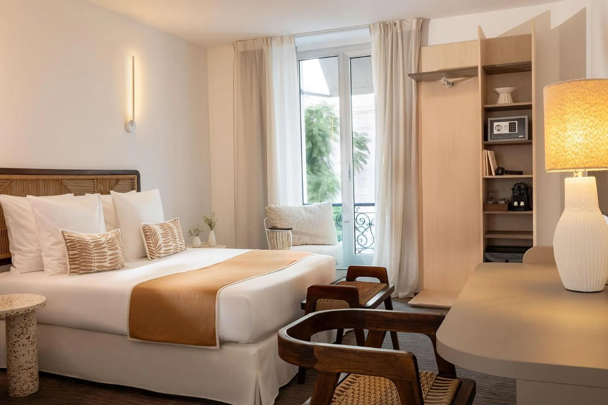 Bedroom, Bed in Crisol Lumière