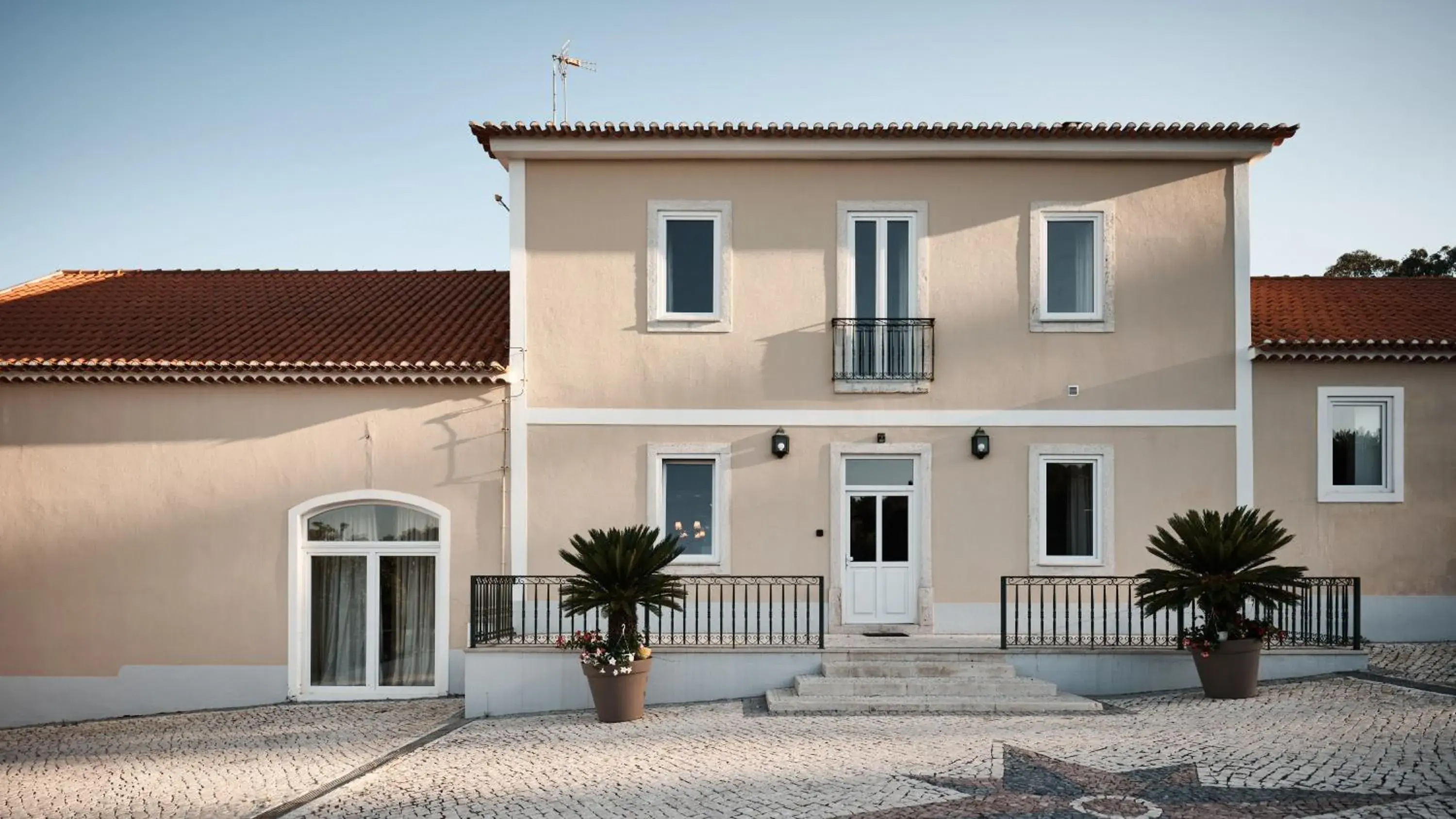 Seven-Bedroom House in Quinta da Carlota Seven-Bedroom House in Quinta da Carlota