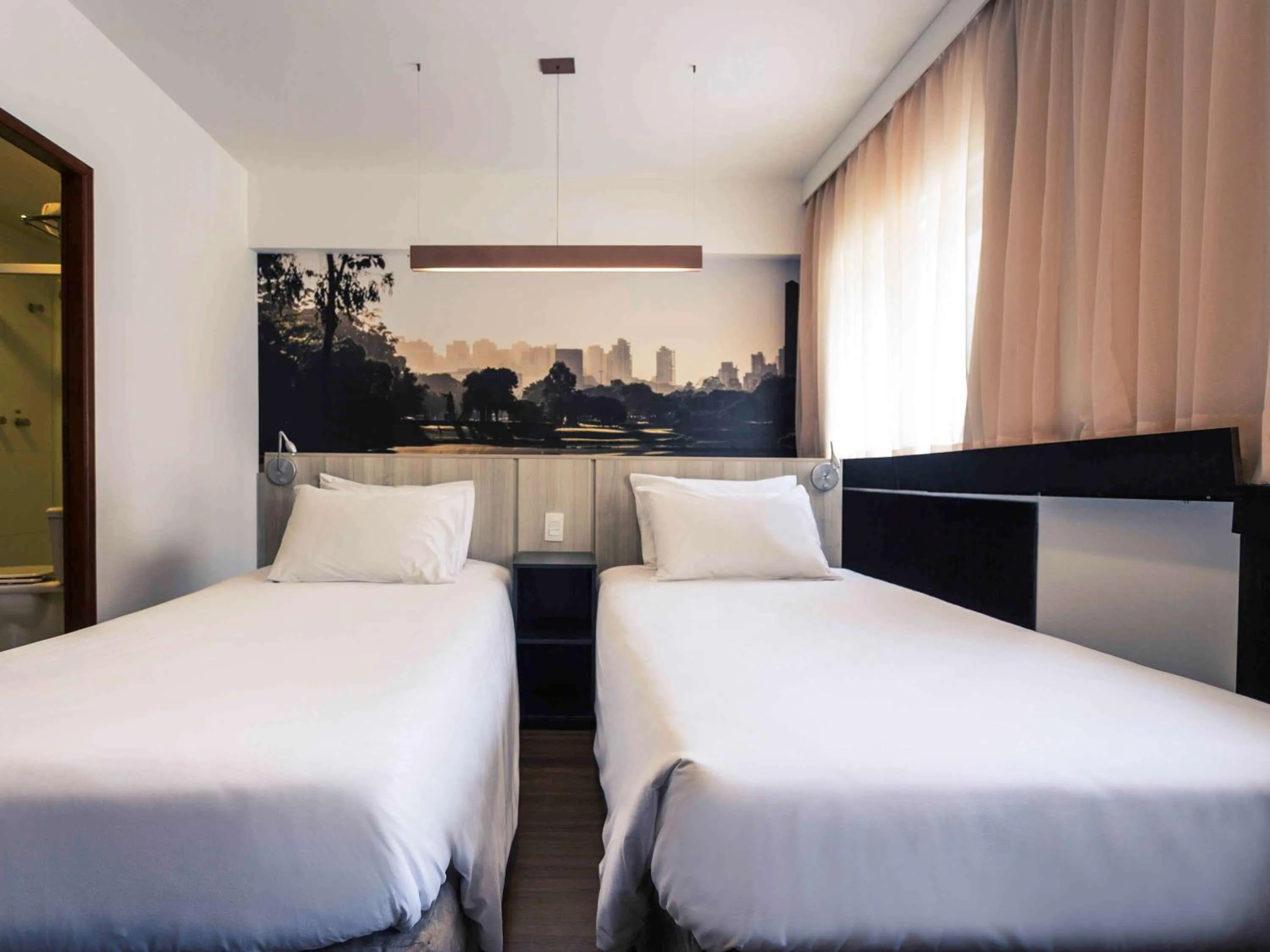 Photo of the whole room, Bed in Mercure Sao Paulo Bela Vista