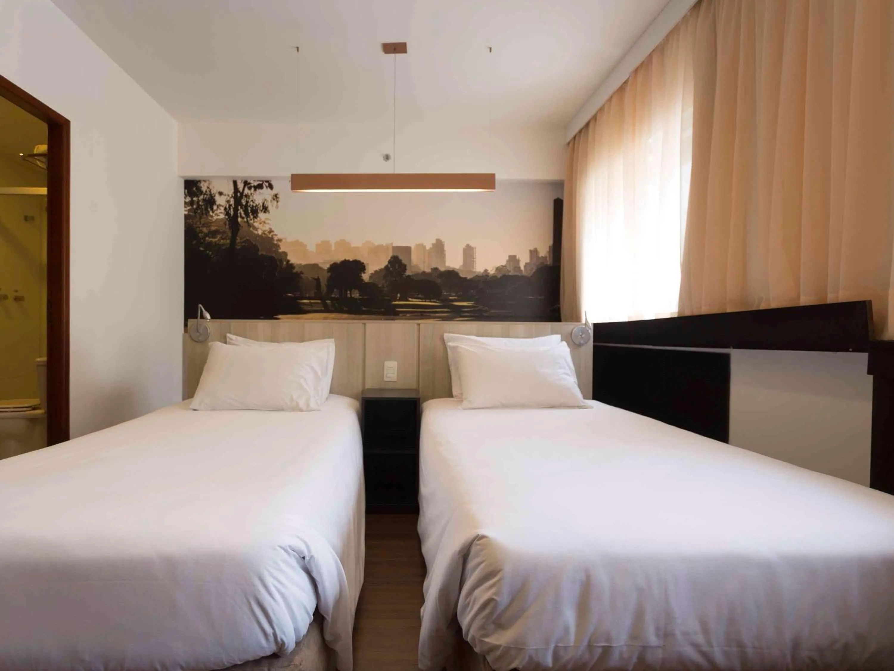 Photo of the whole room, Bed in Mercure Sao Paulo Bela Vista