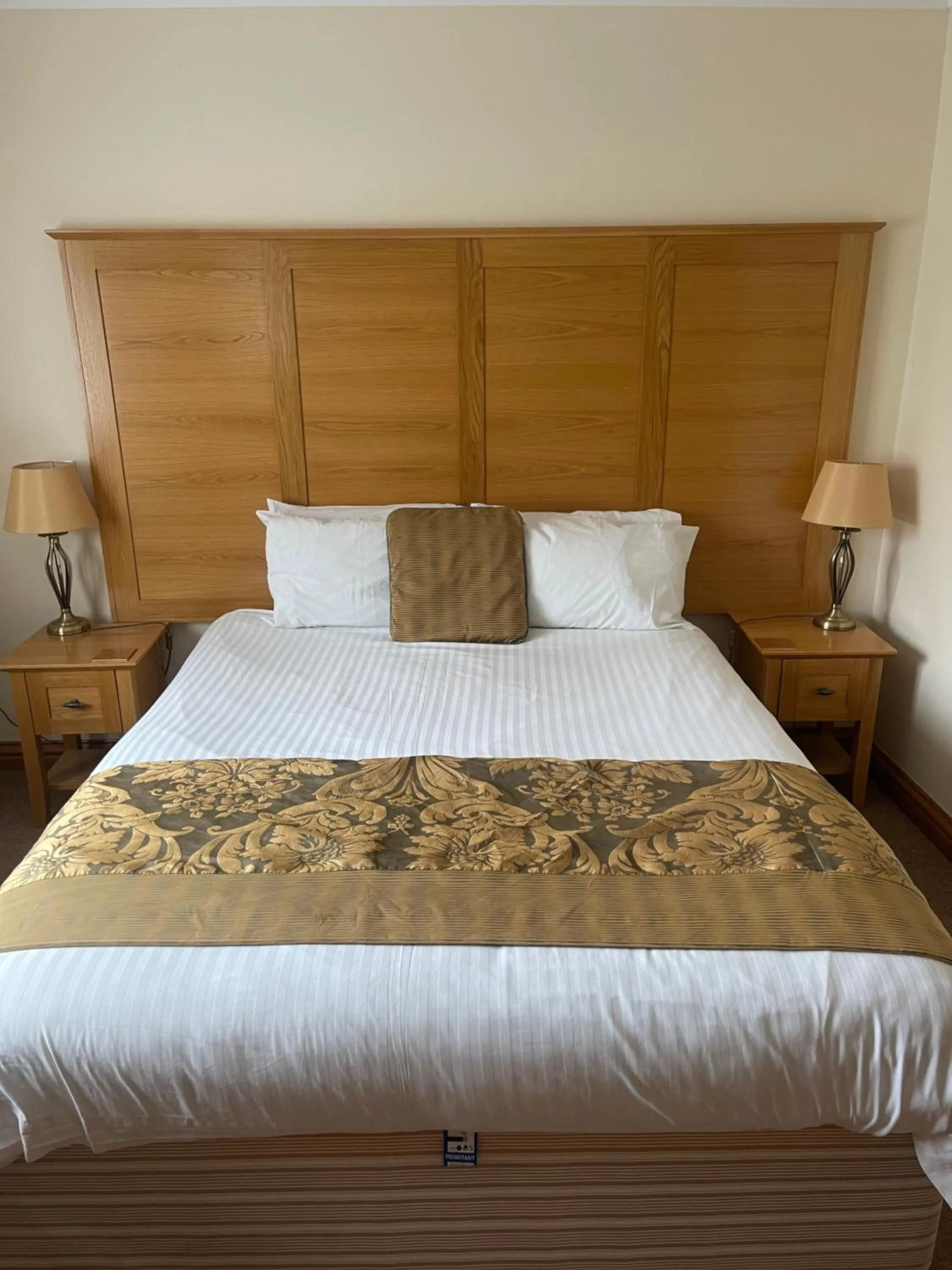 Bedroom, Bed in The Chetwynde - Self Check In HMO