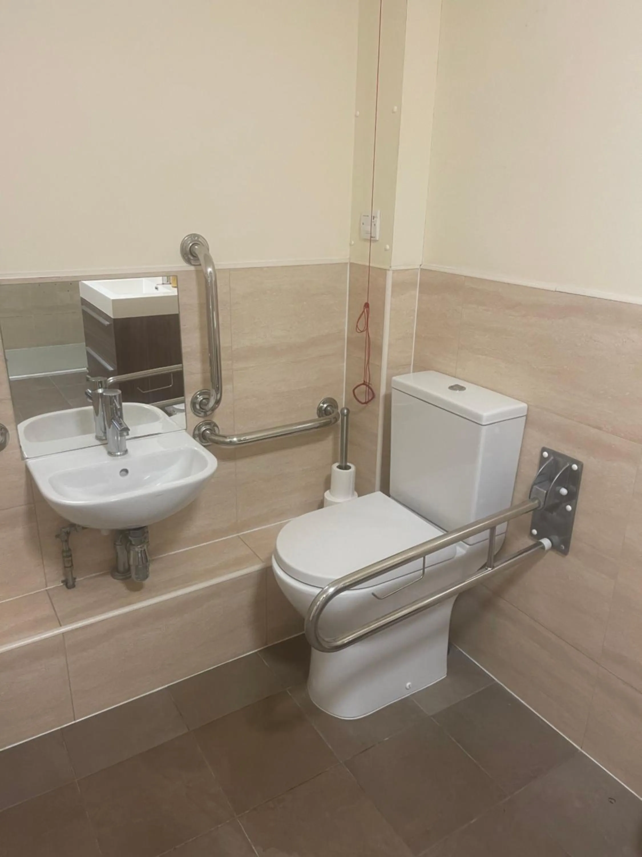 Toilet in The Chetwynde - Self Check In HMO