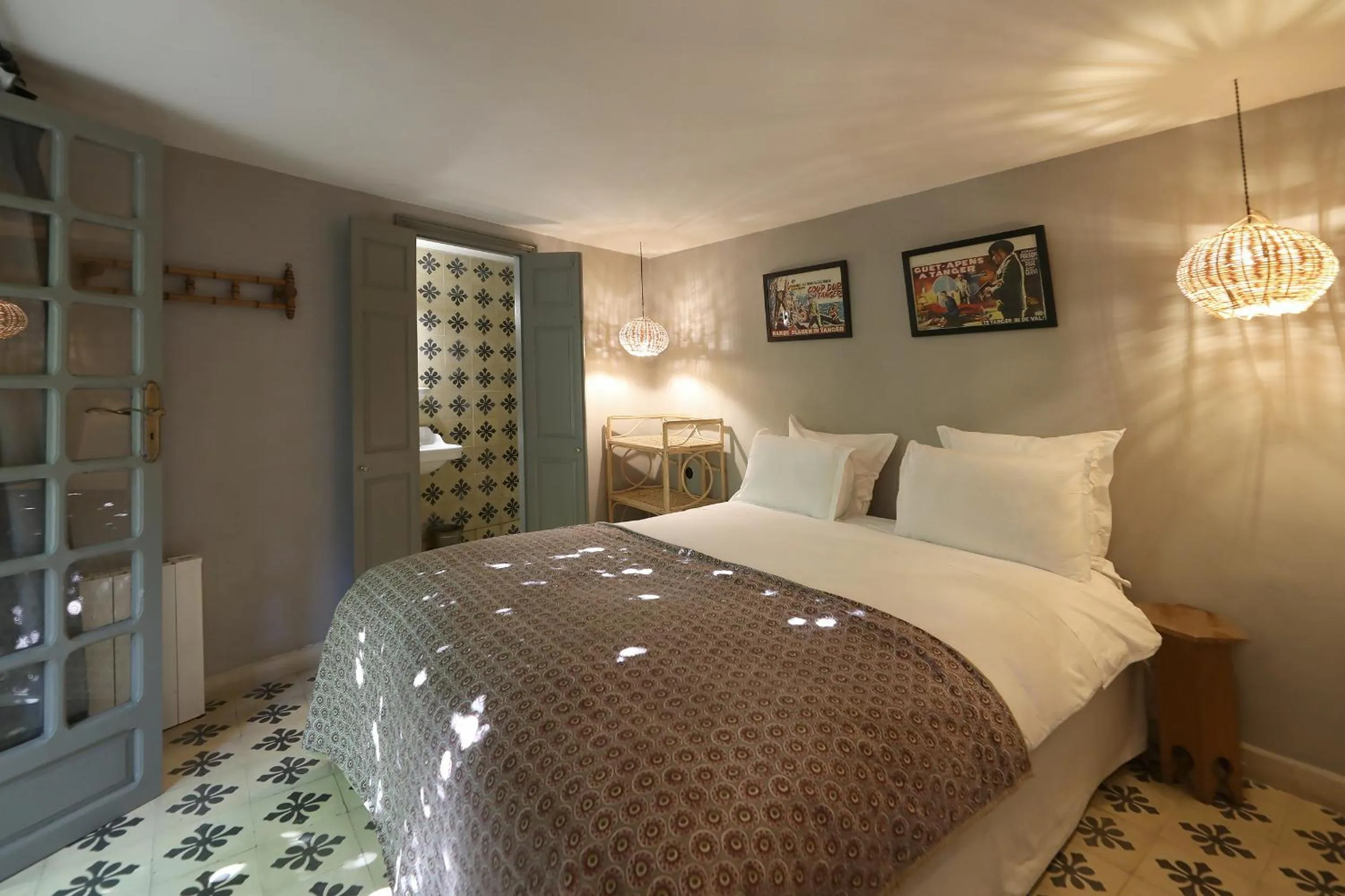 Photo of the whole room, Bed in Mimi Calpe