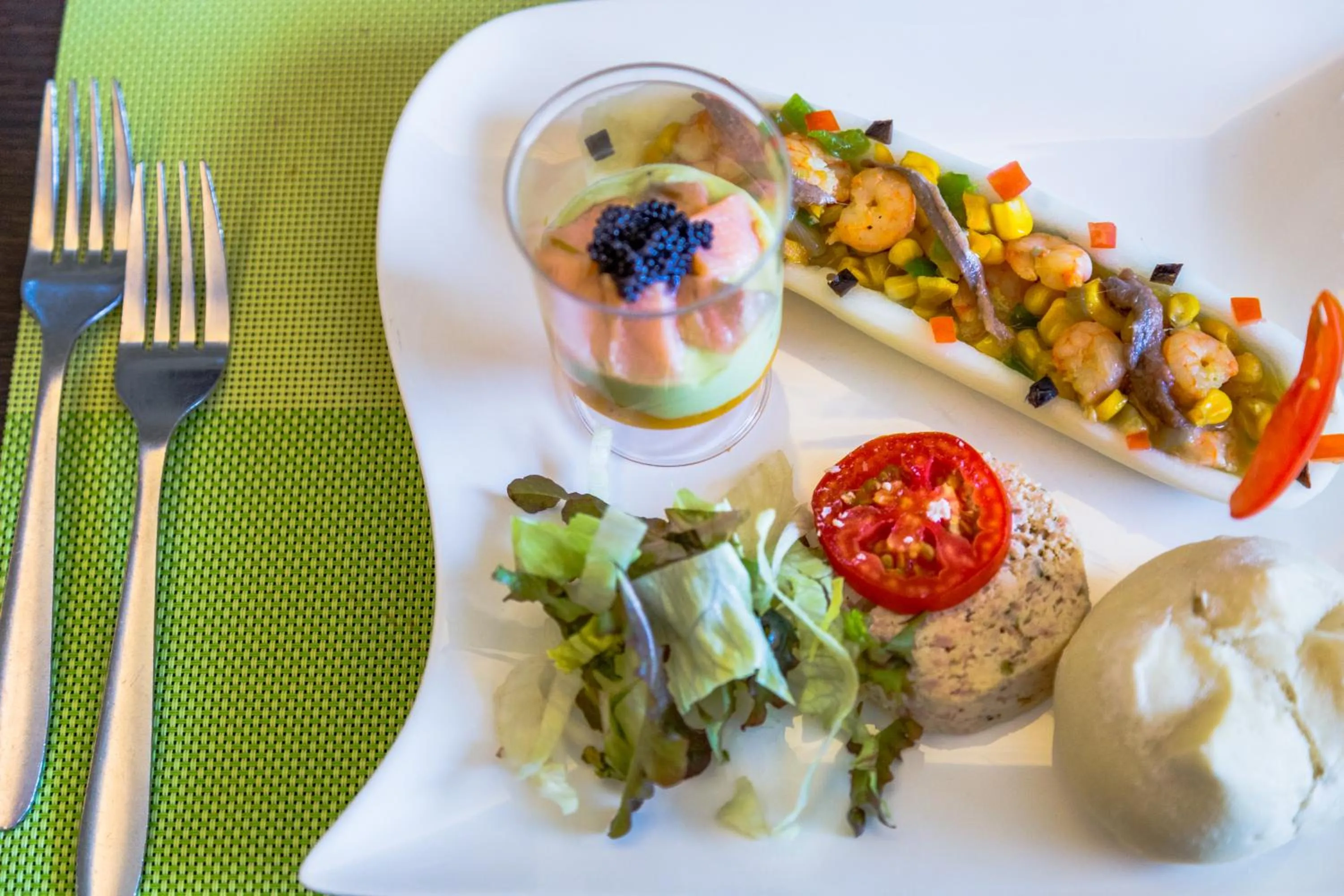 Restaurant/places to eat in Nobila Airport Hotel