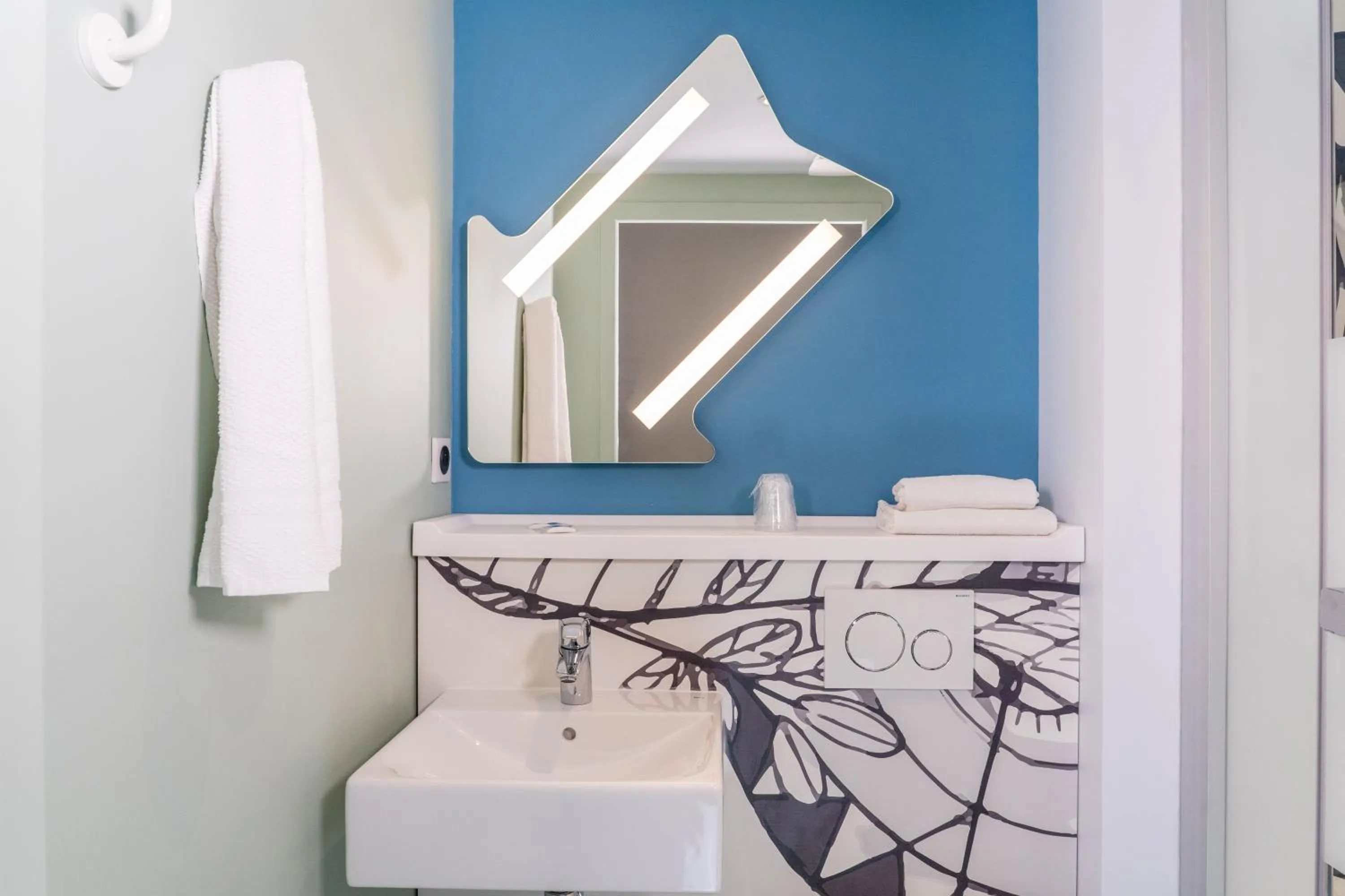 Bathroom in Ibis Budget Aubenas