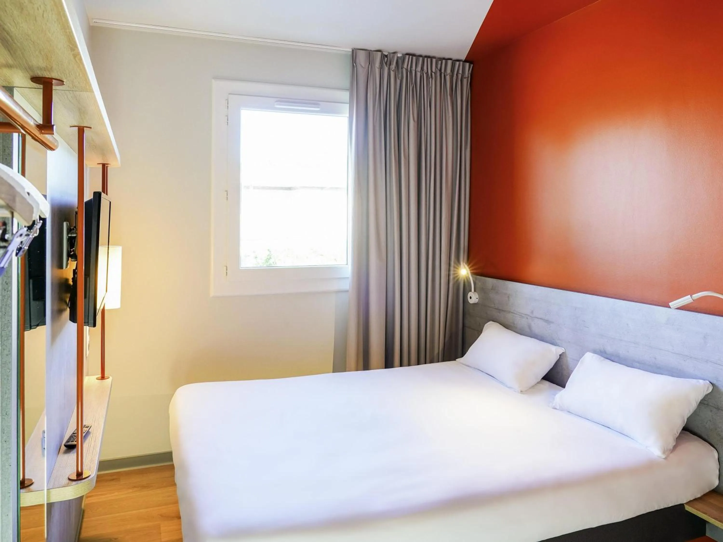 Bedroom, Bed in Ibis Budget Aubenas