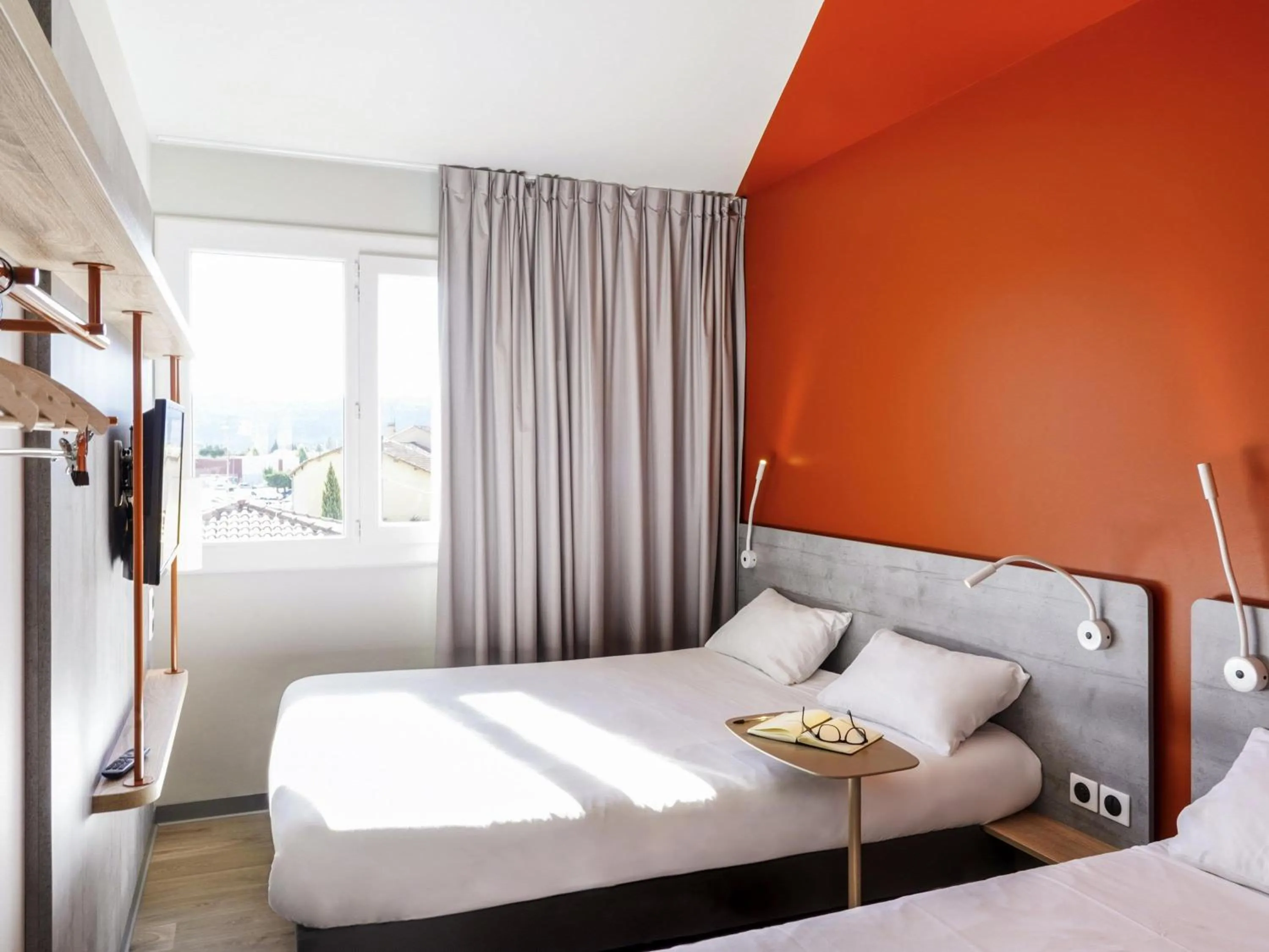 Bedroom, Bed in Ibis Budget Aubenas