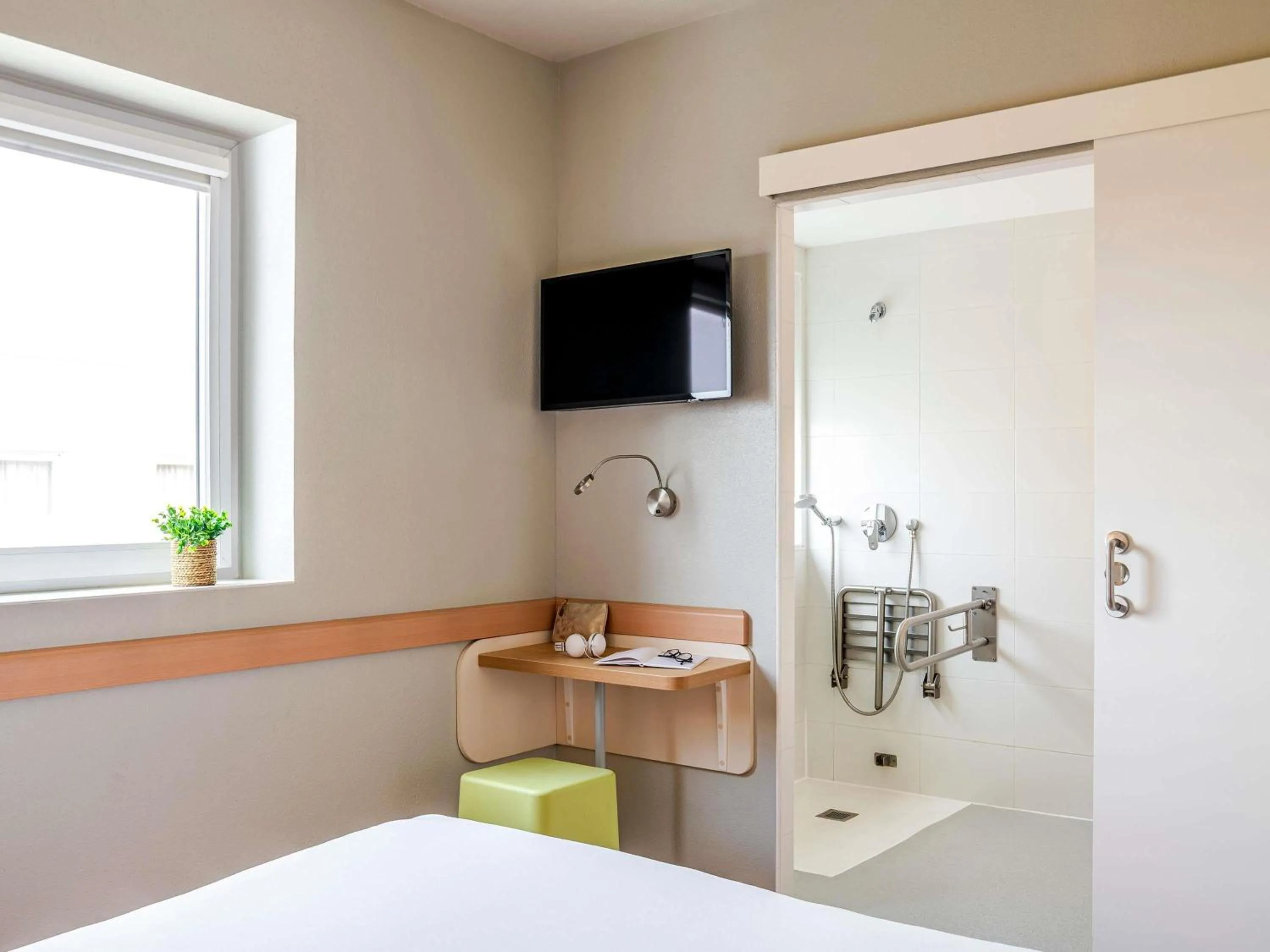 Bedroom, Bed in Ibis Budget Bilbao Barakaldo