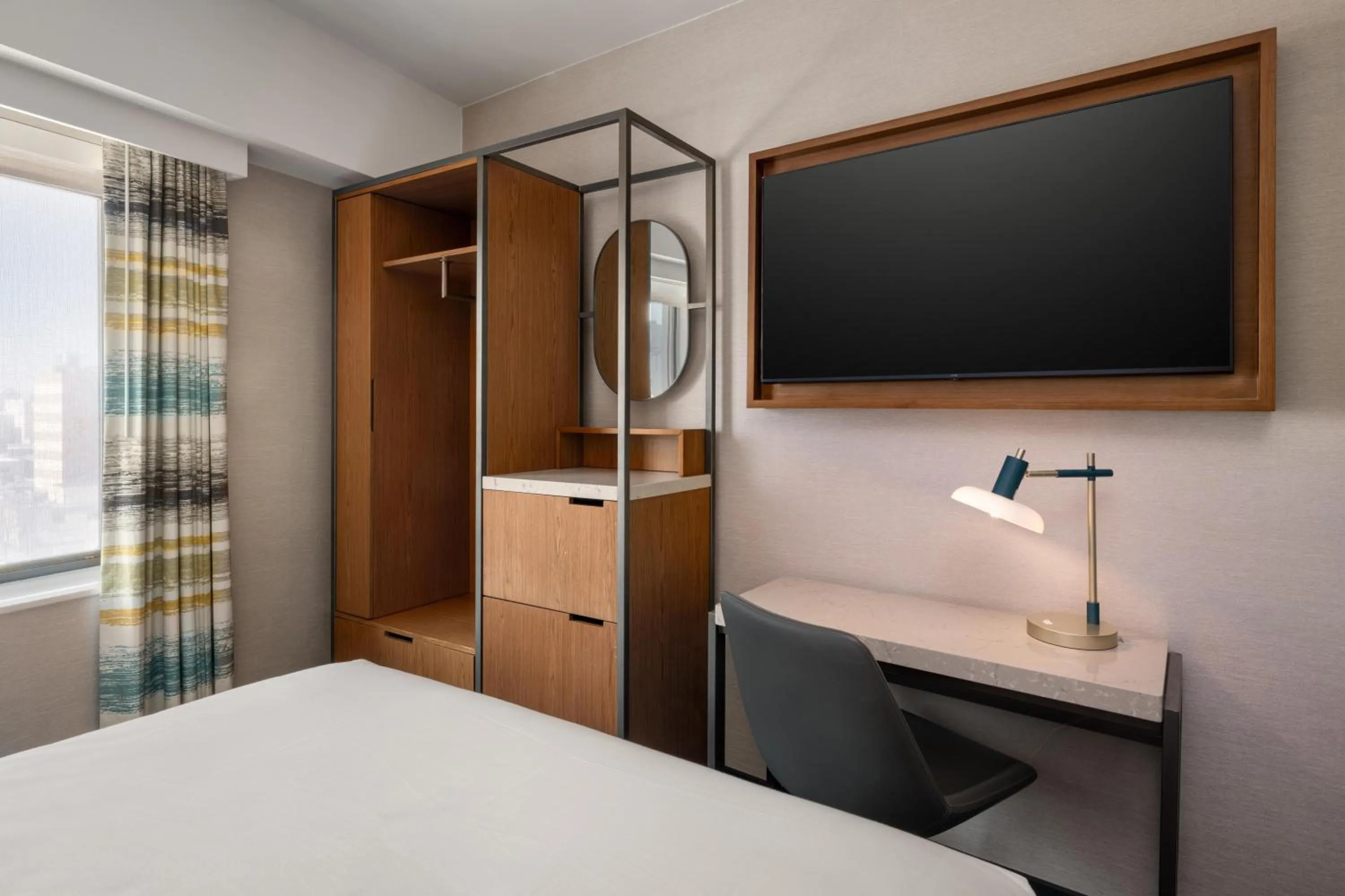 Photo of the whole room, Bed in The Nedia, BW Signature Collection