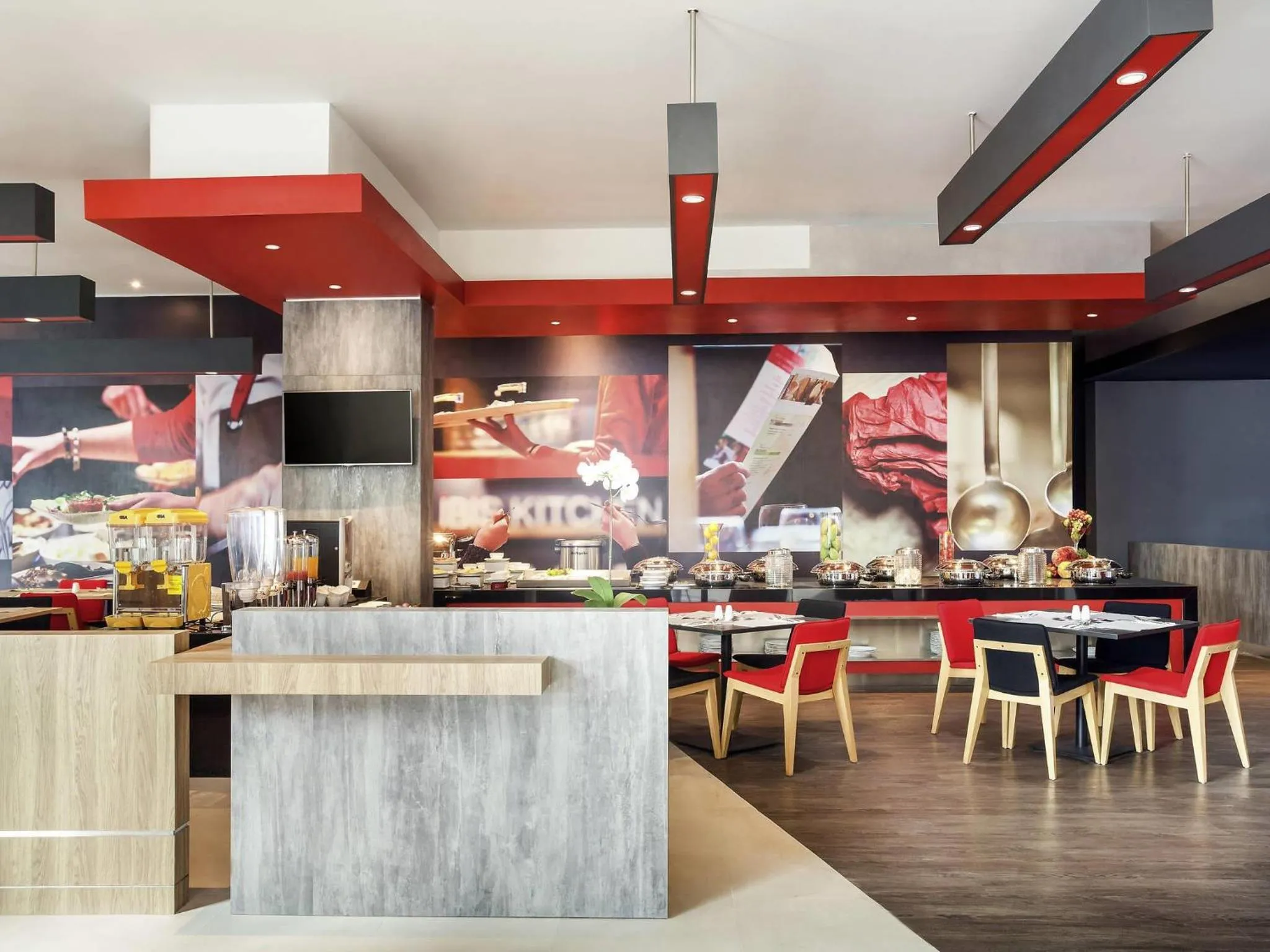 Restaurant/places to eat in Ibis Makassar City Center