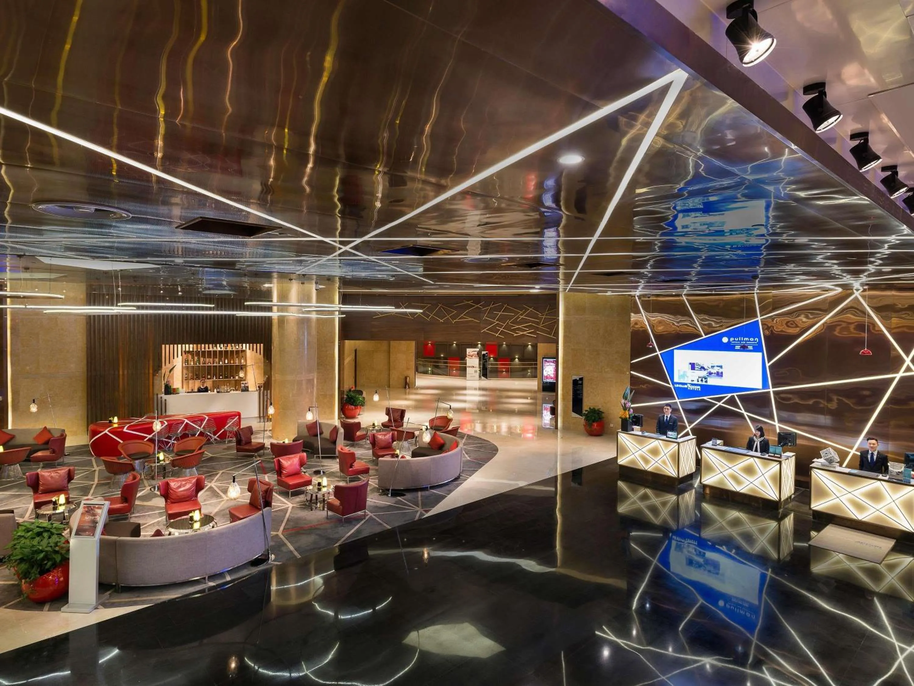 Lounge or bar in Pullman Nanjing Lukou Airport