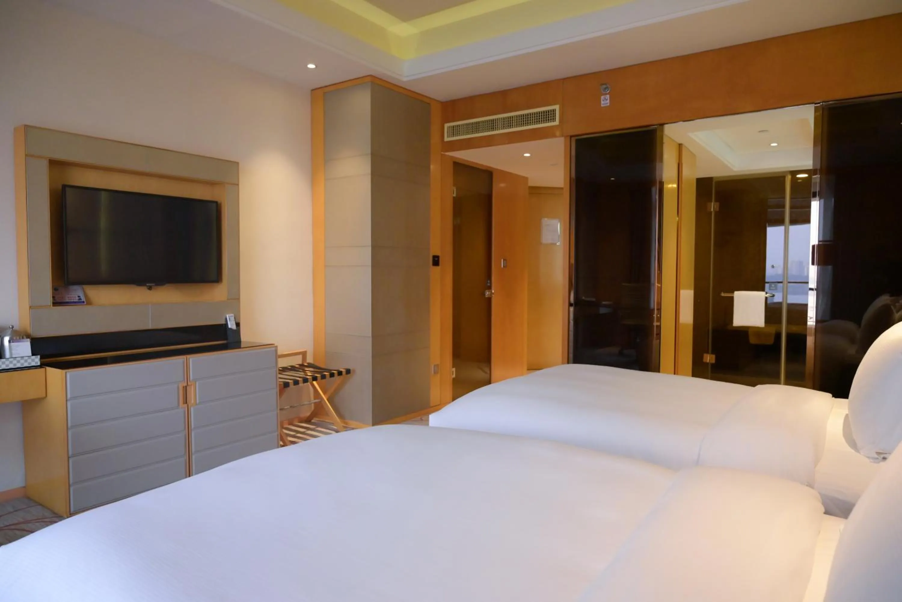 Photo of the whole room, Bed in Pullman Wenzhou