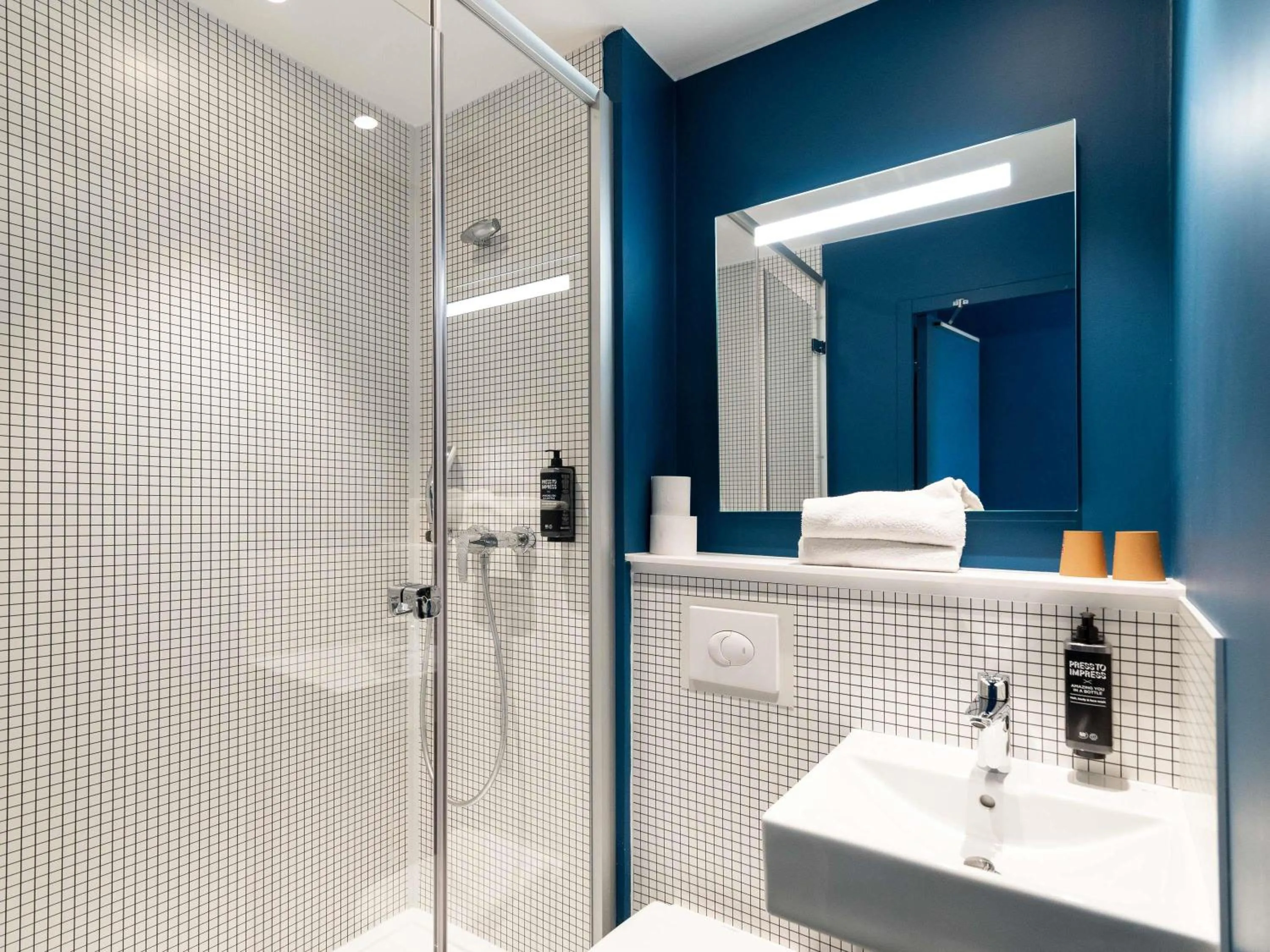 Bedroom in ibis budget Lyon Centre Confluence