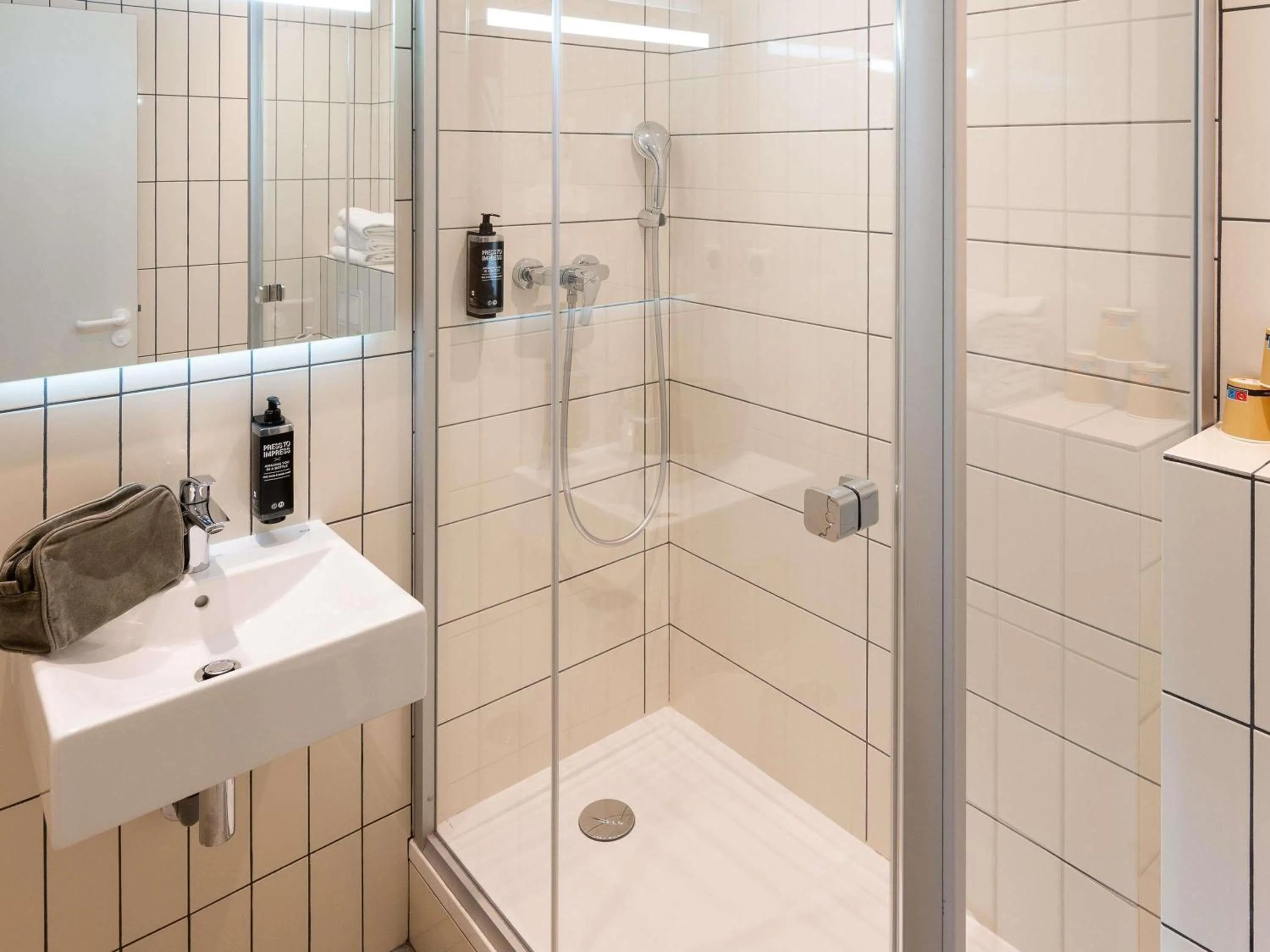 Bedroom in ibis budget Lyon Centre Confluence