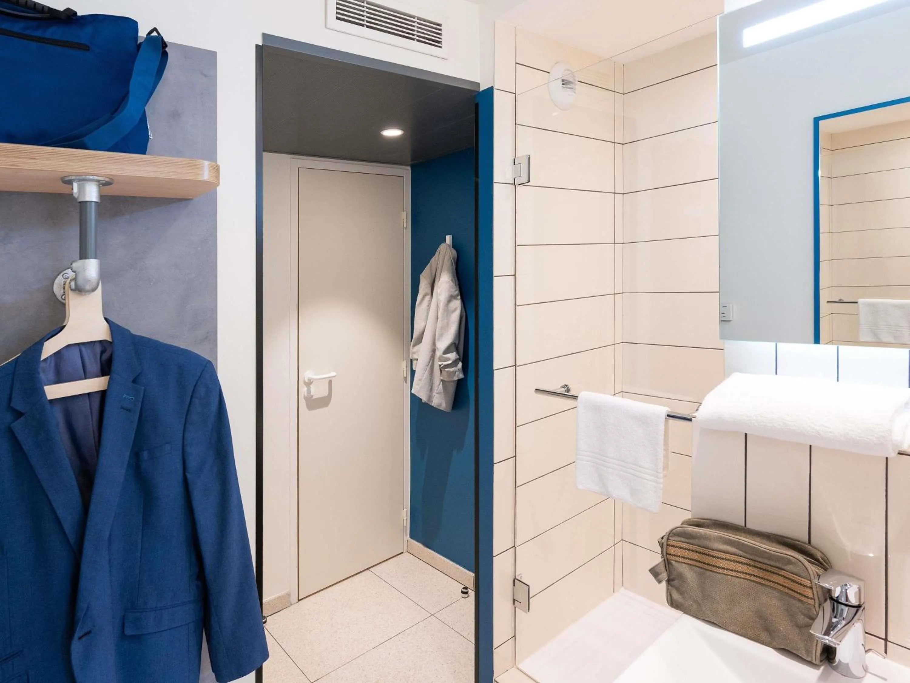 Bedroom in ibis budget Lyon Centre Confluence