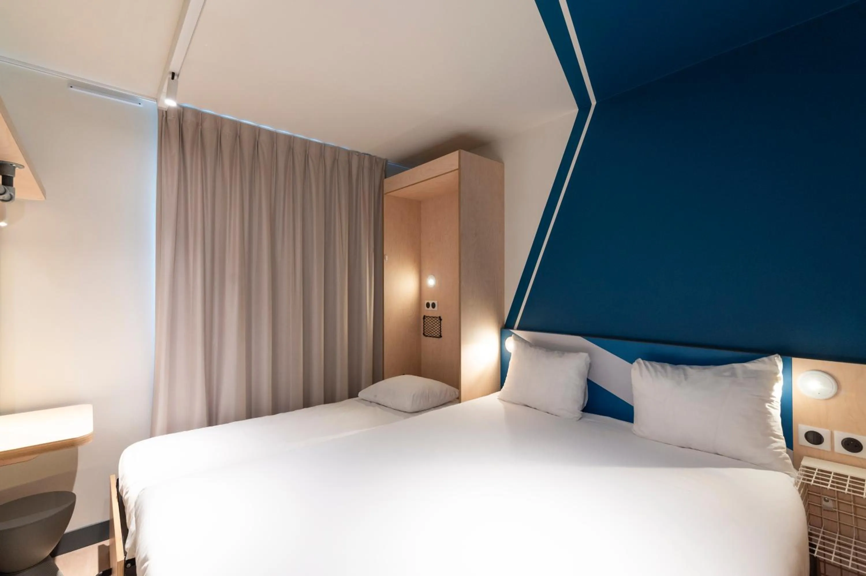 Bed in ibis budget Lyon Centre Confluence