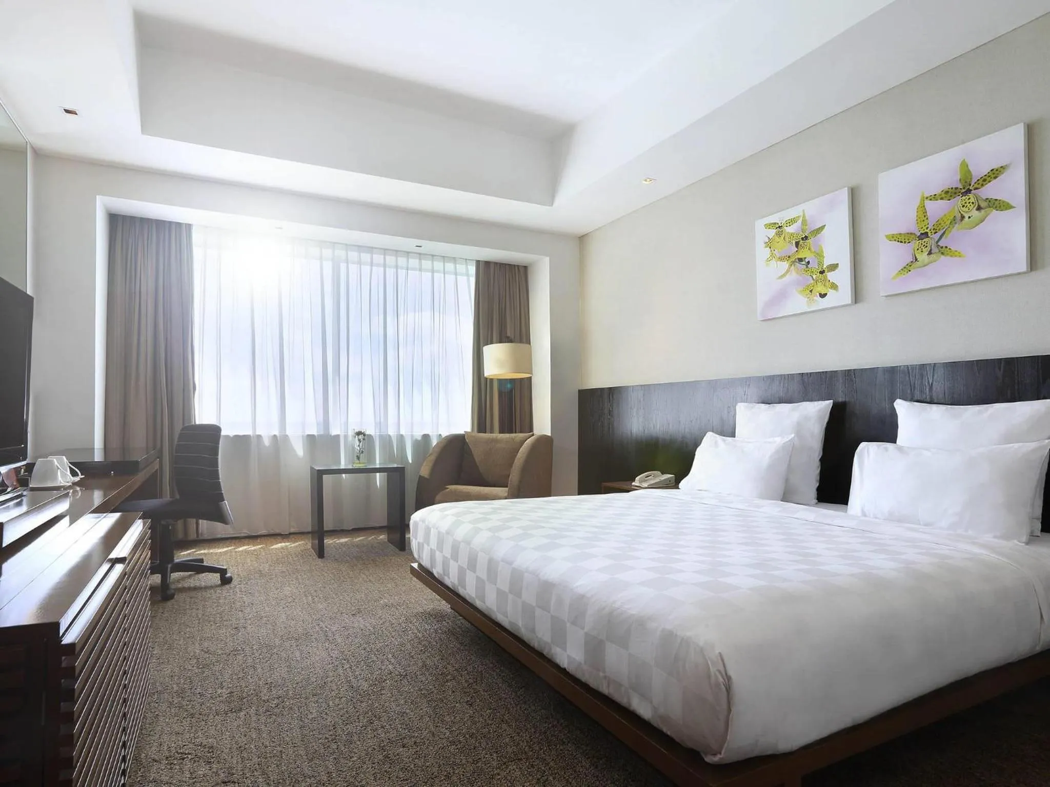 Bedroom, Bed in Novotel Balikpapan