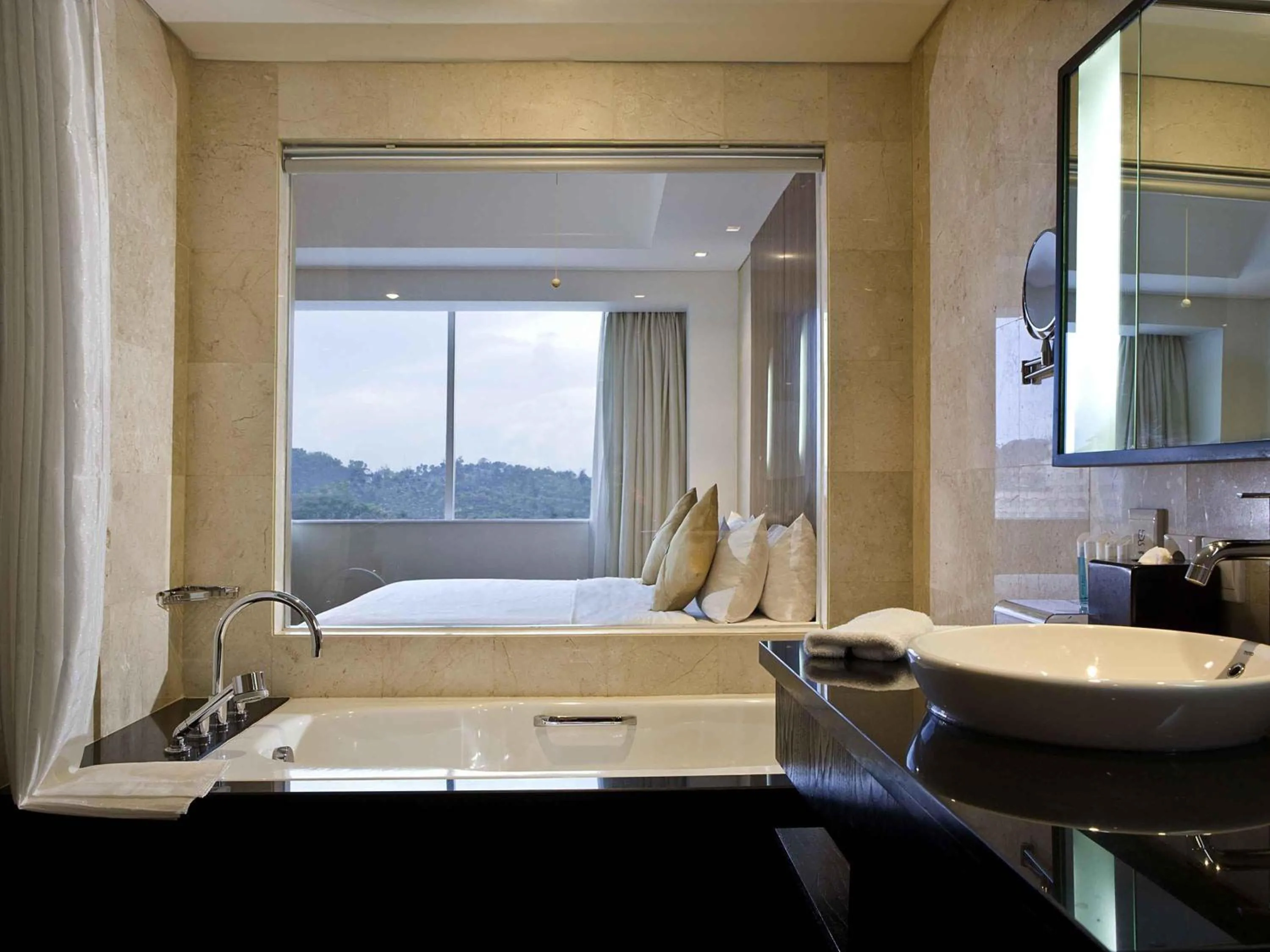 Bedroom, Bed in Novotel Balikpapan