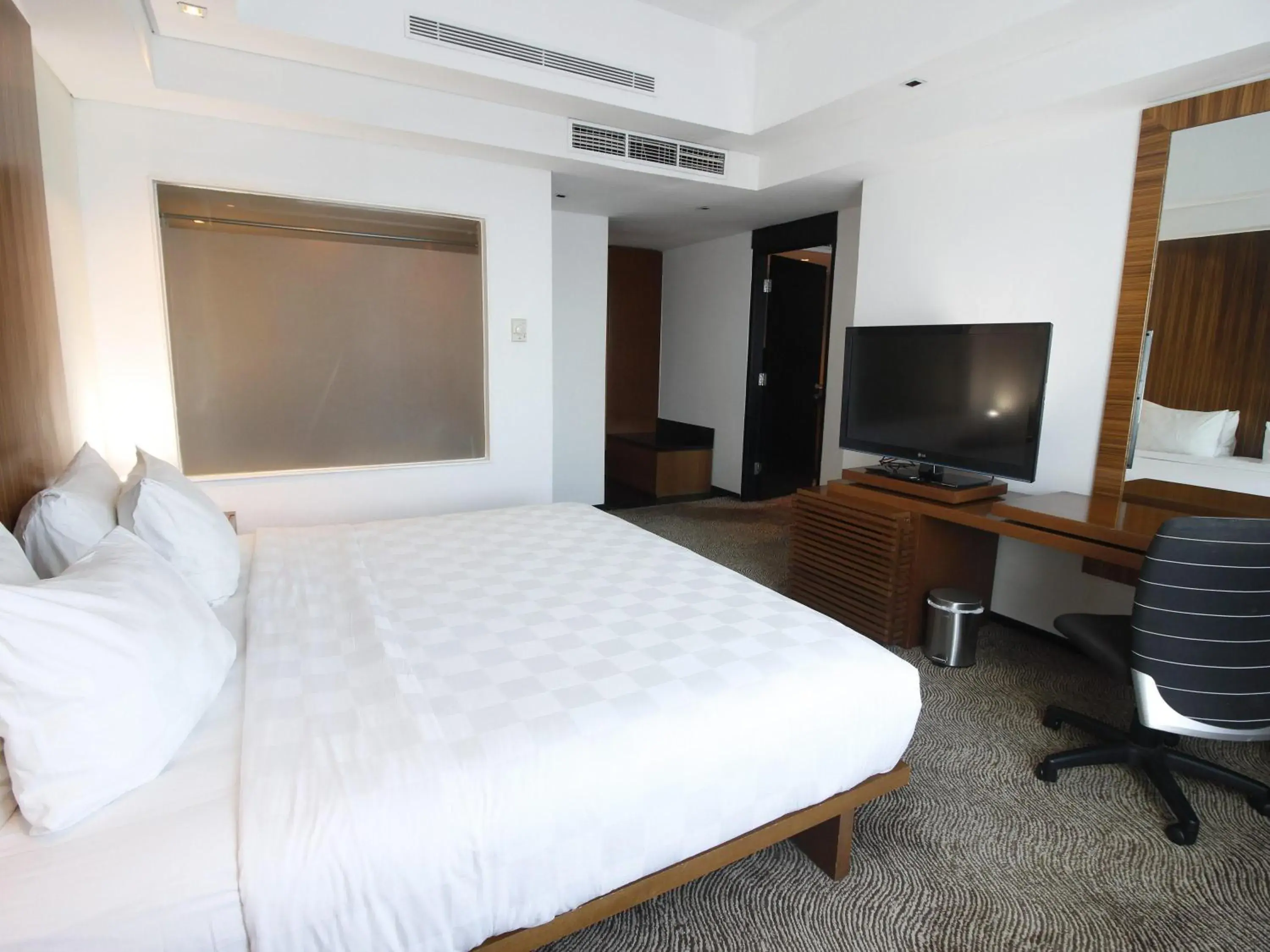 Business King Suite in Novotel Balikpapan Business King Suite in Novotel Balikpapan
