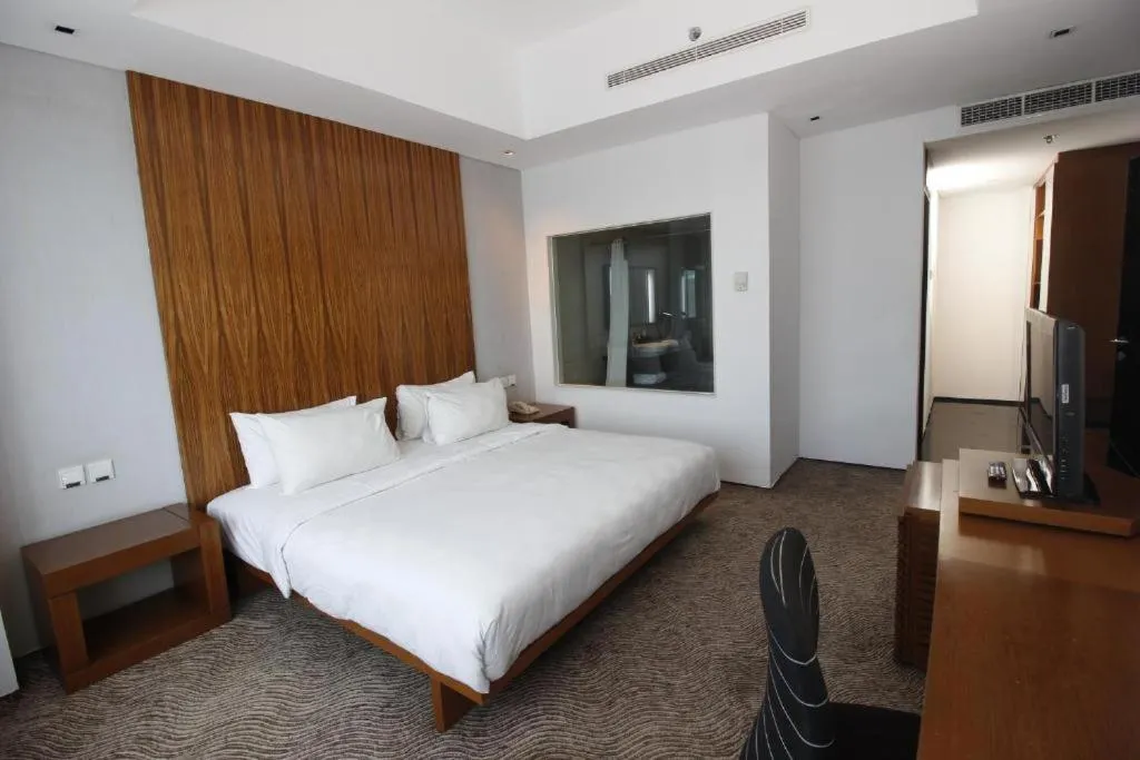 Bedroom, Bed in Novotel Balikpapan