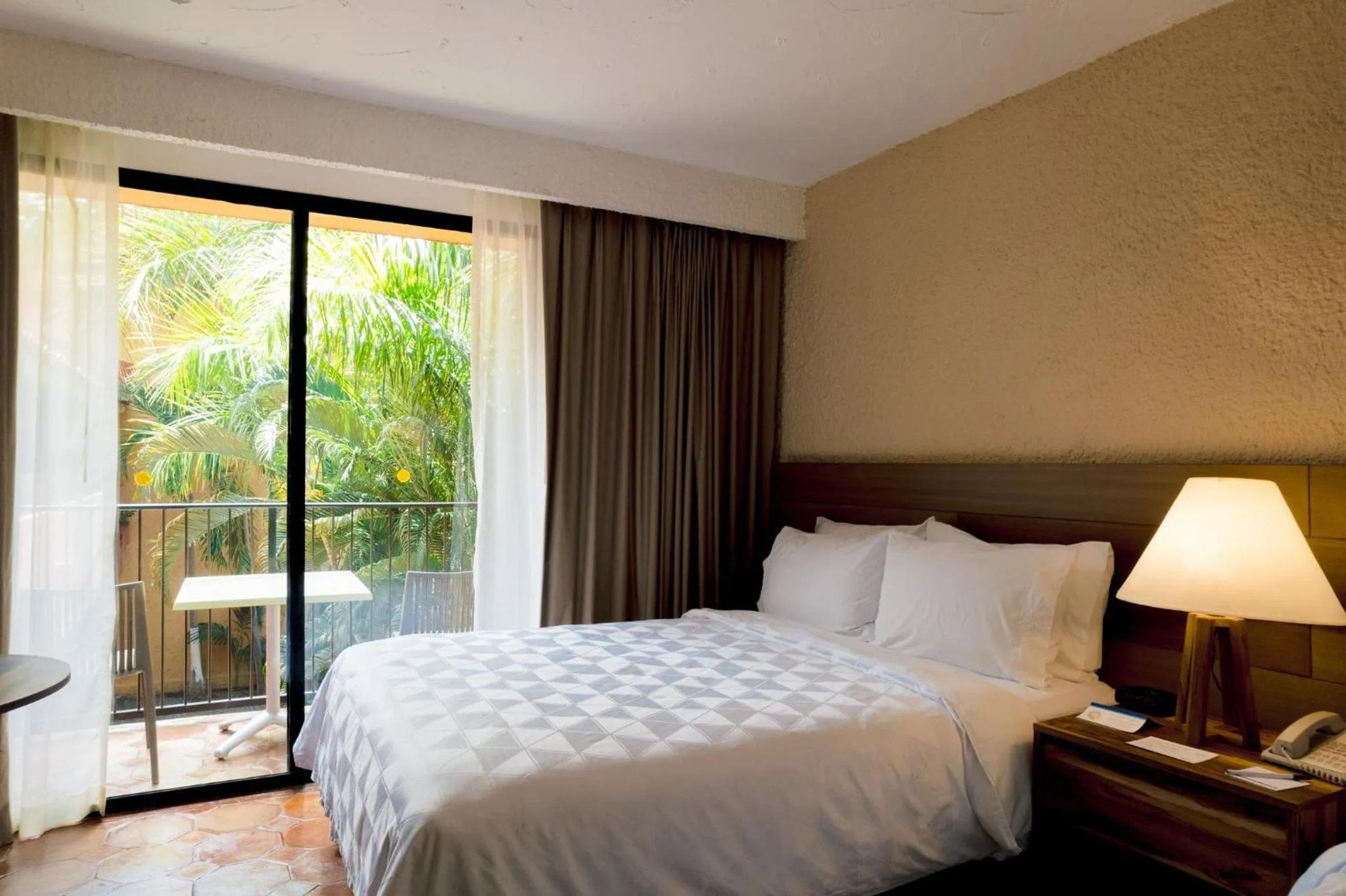 Photo of the whole room, Bed in Holiday Inn Express and Suites Celaya by IHG
