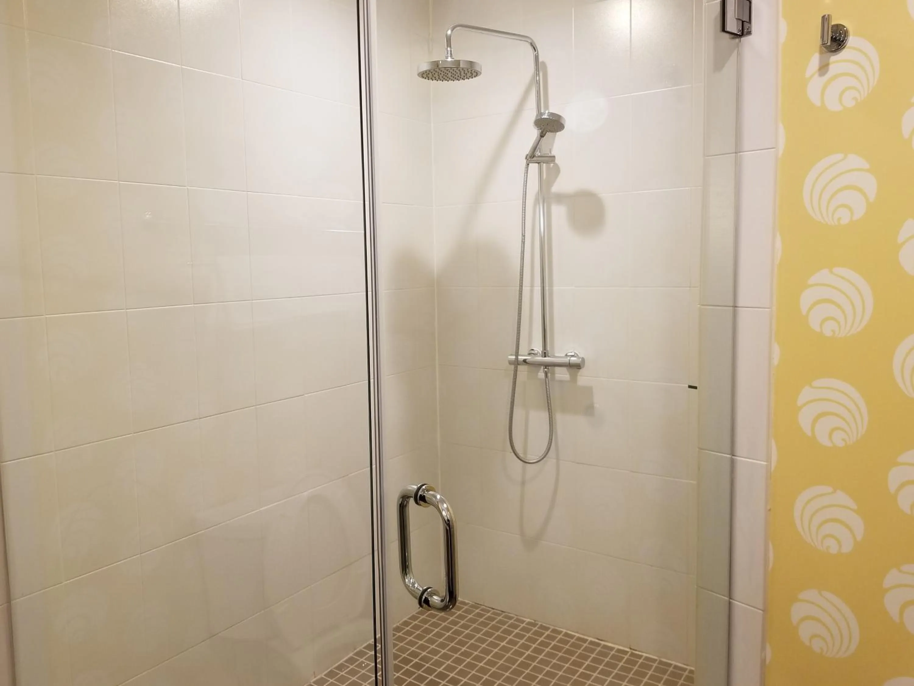 Bathroom in Hotel Indigo Pittsburgh East Liberty by IHG