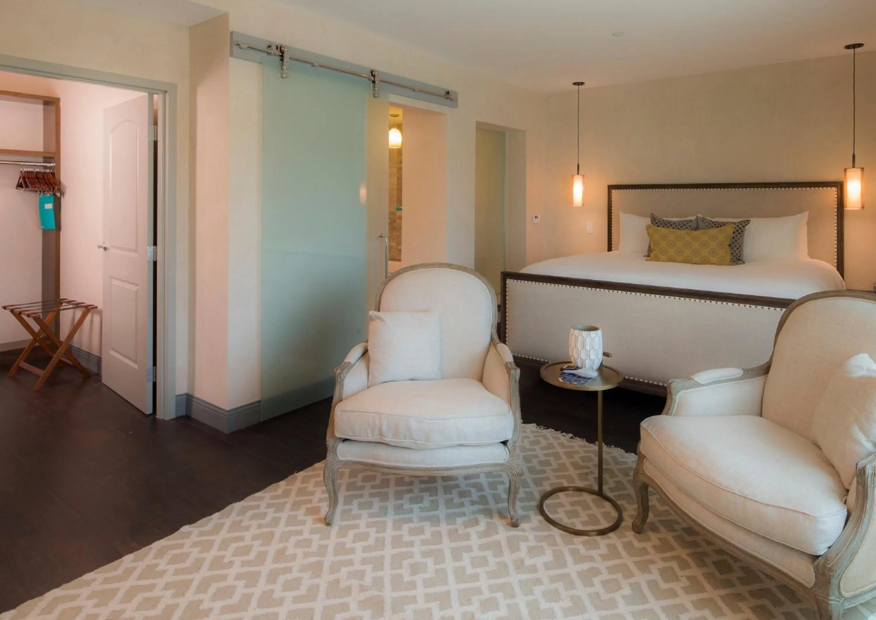 Photo of the whole room in Hotel Indigo Pittsburgh East Liberty by IHG