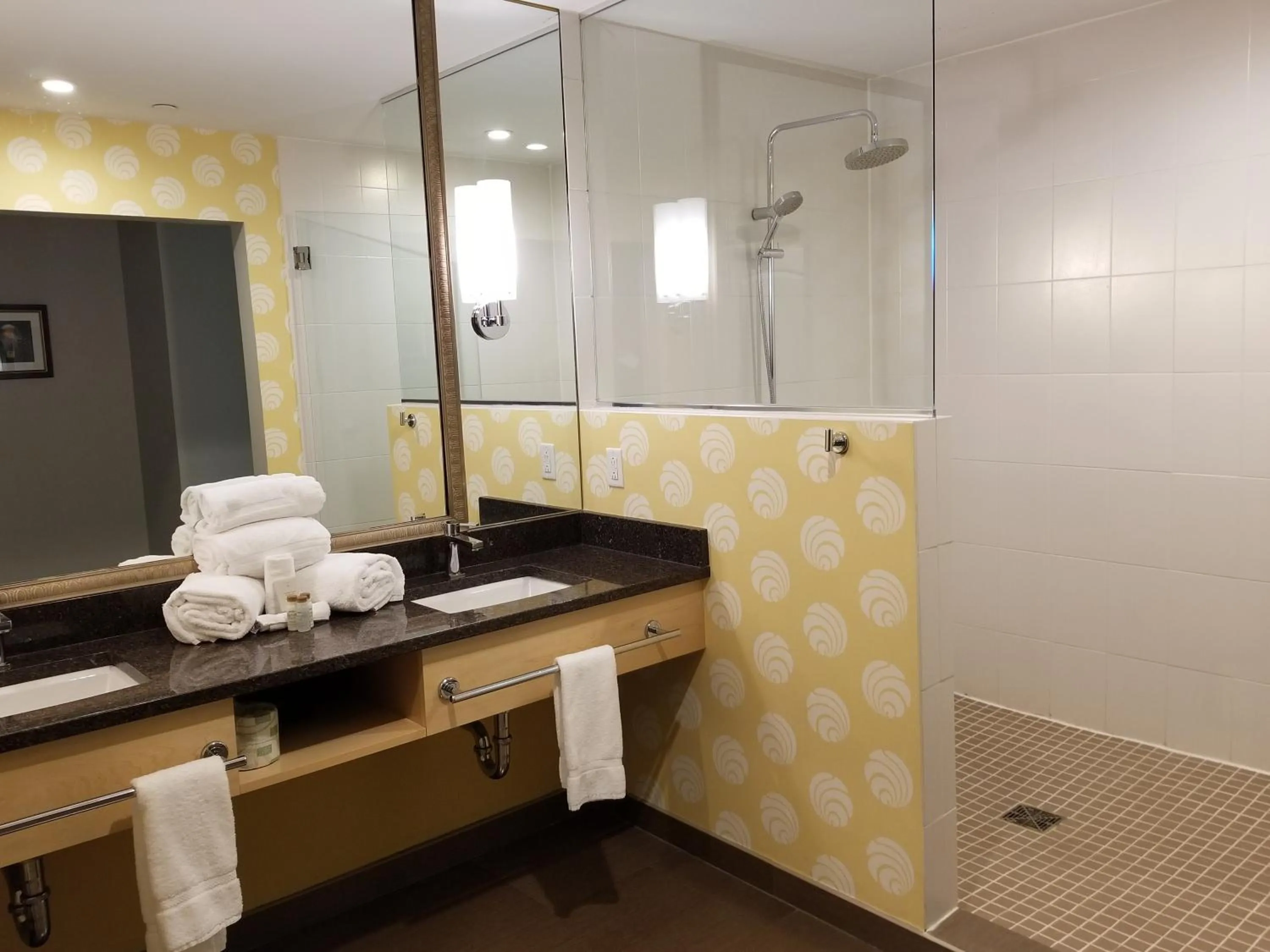 towels in Hotel Indigo Pittsburgh East Liberty by IHG