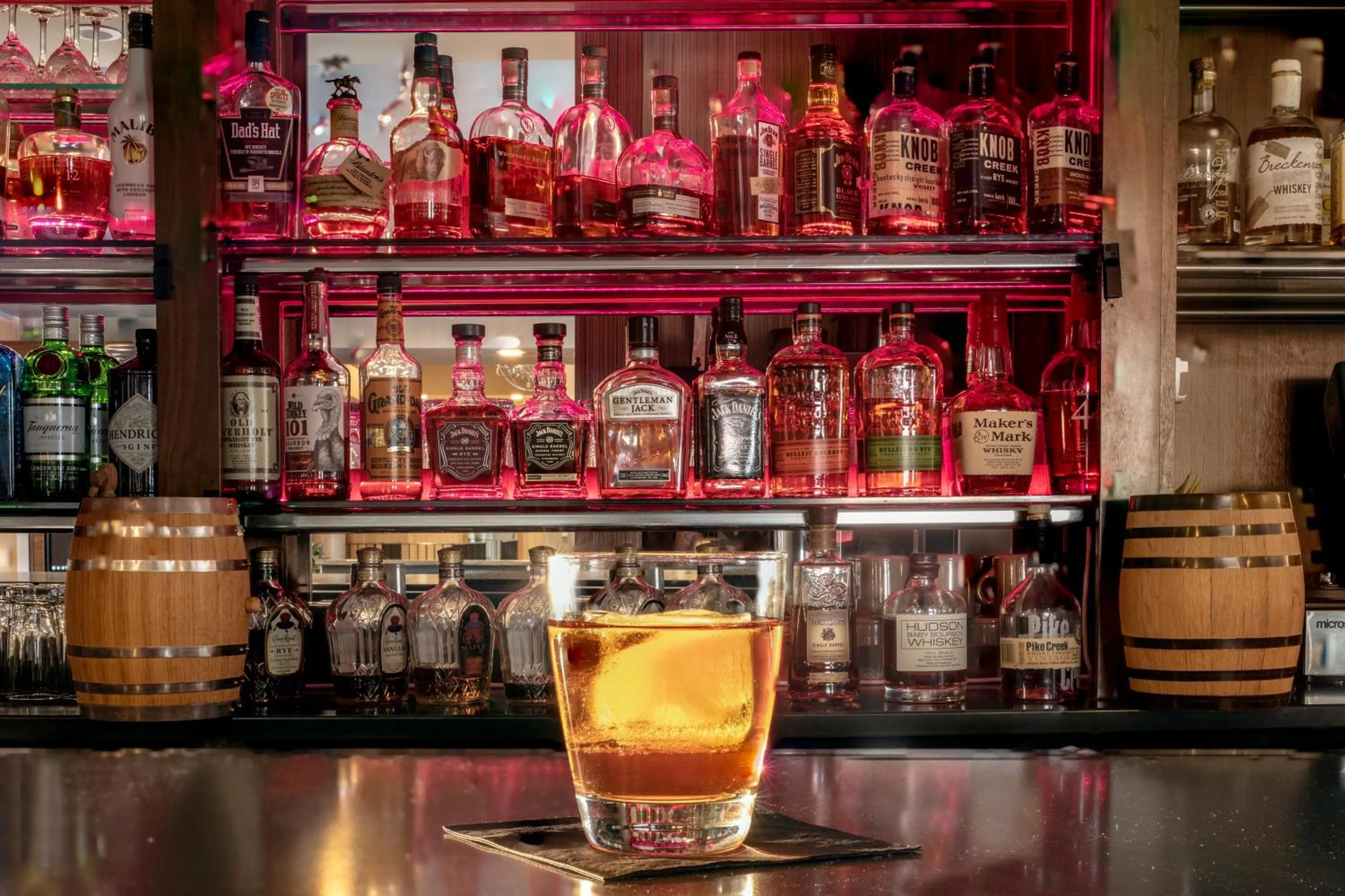 Lounge or bar in Hotel Indigo Pittsburgh East Liberty by IHG