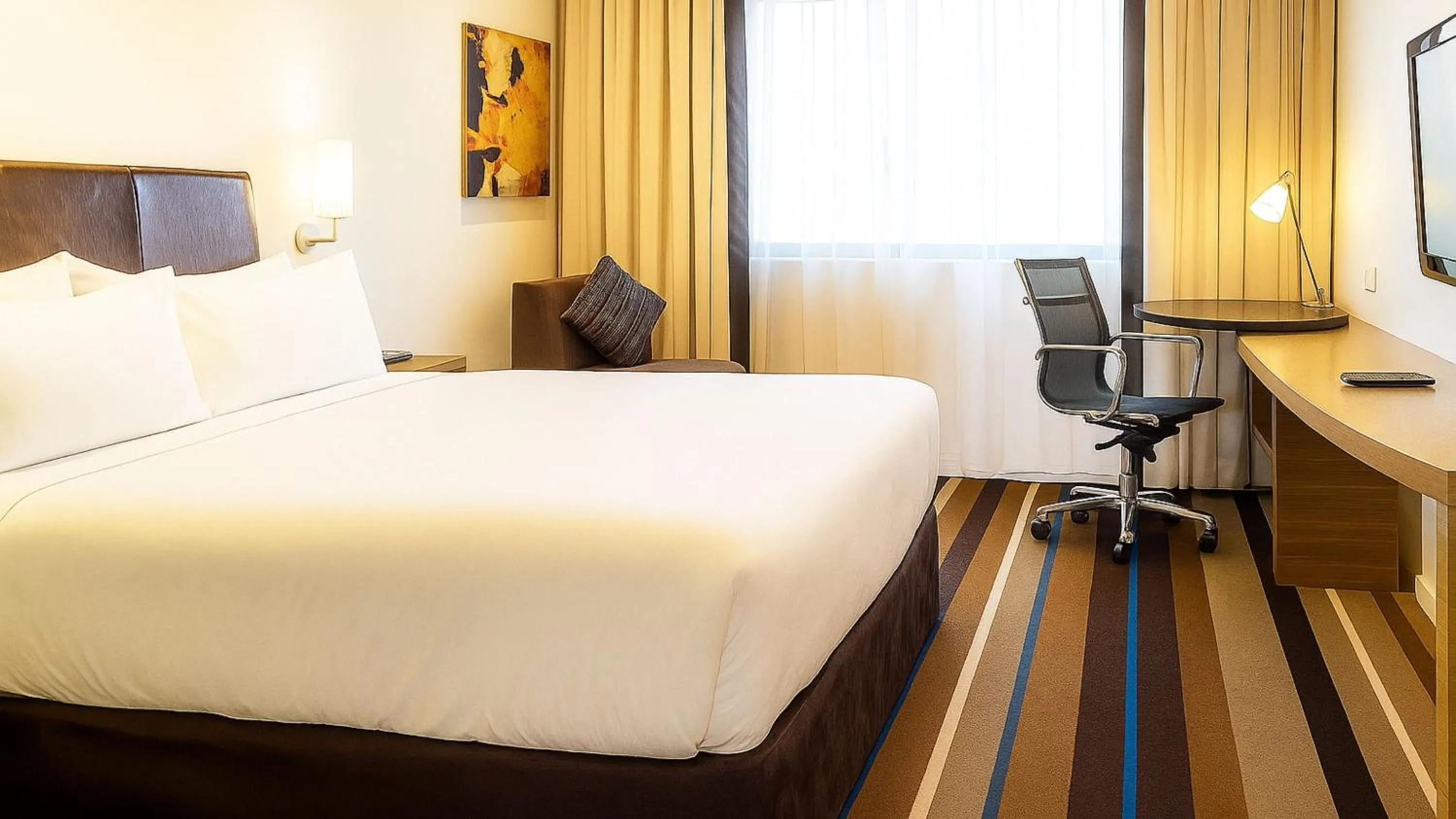 Photo of the whole room, Bed in Holiday Inn Express Port Moresby by IHG