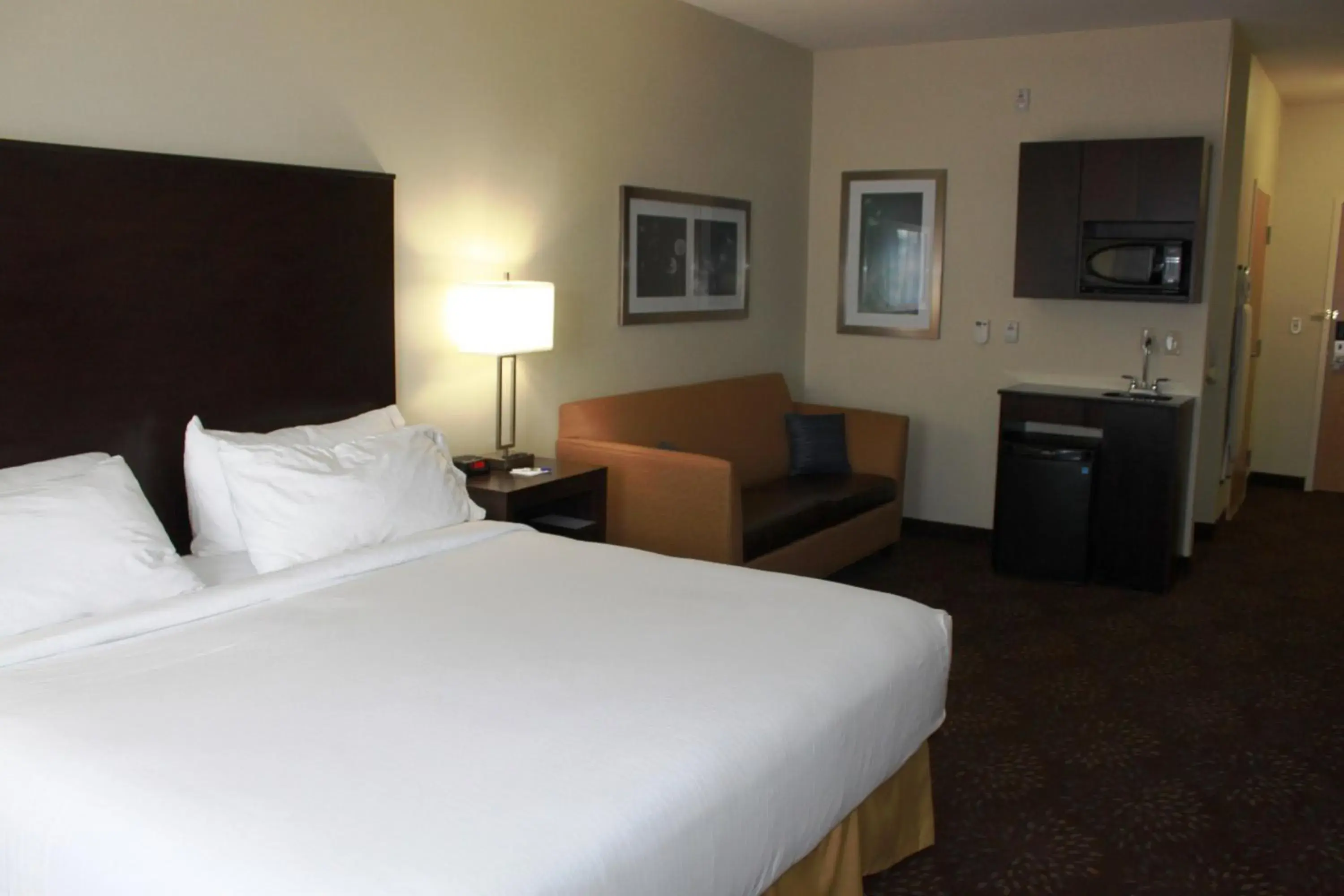 King Suite - Disability Access in Holiday Inn Express Yorkton East by IHG King Suite - Disability Access in Holiday Inn Express Yorkton East by IHG
