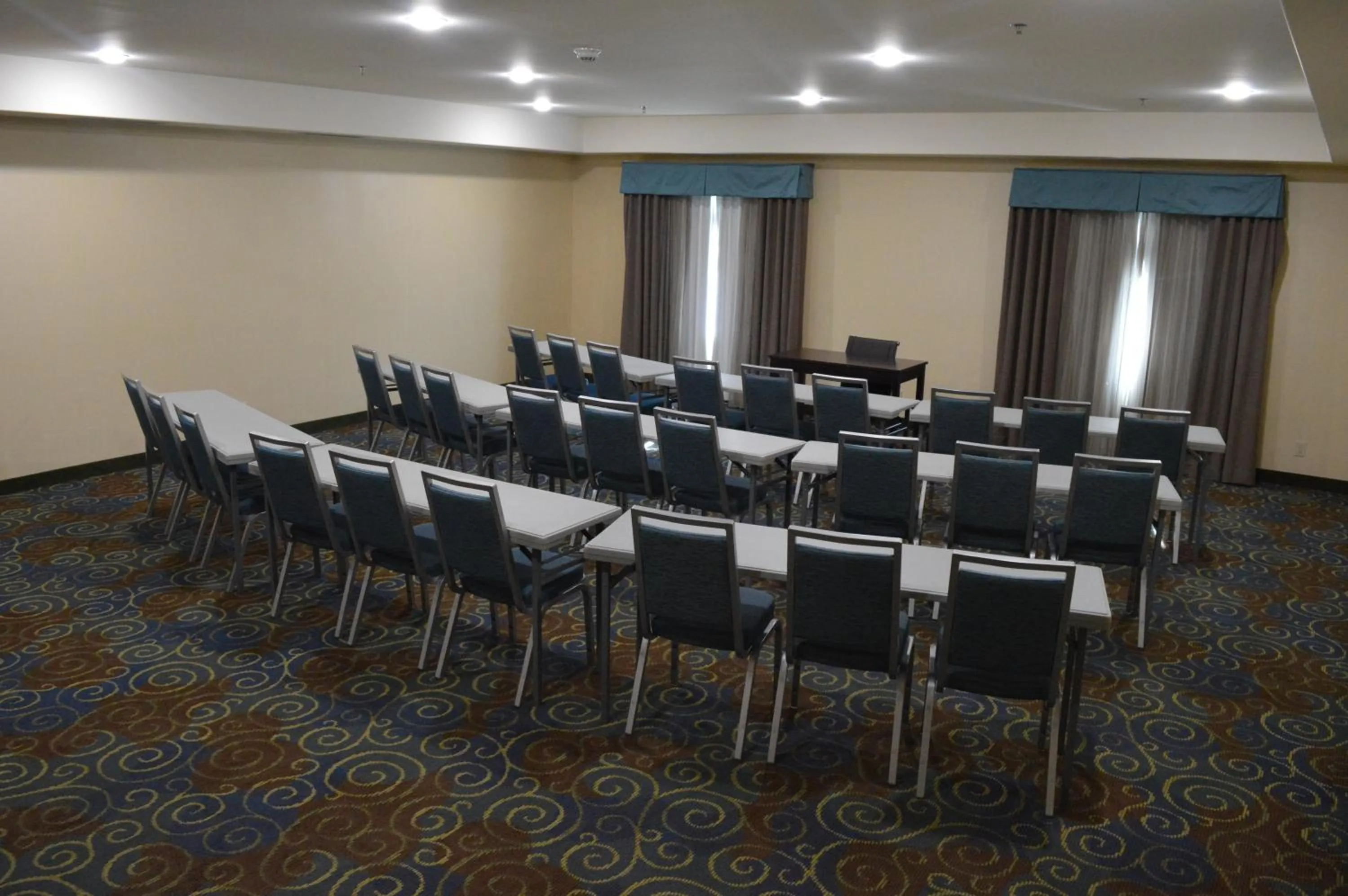 Meeting/conference room in Holiday Inn Express Yorkton East by IHG