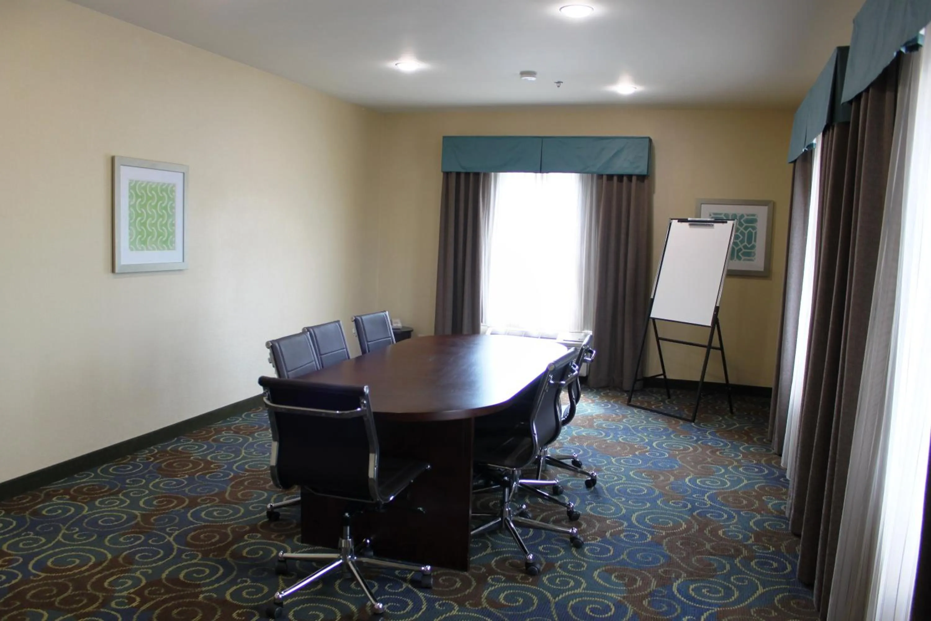 Meeting/conference room in Holiday Inn Express Yorkton East by IHG