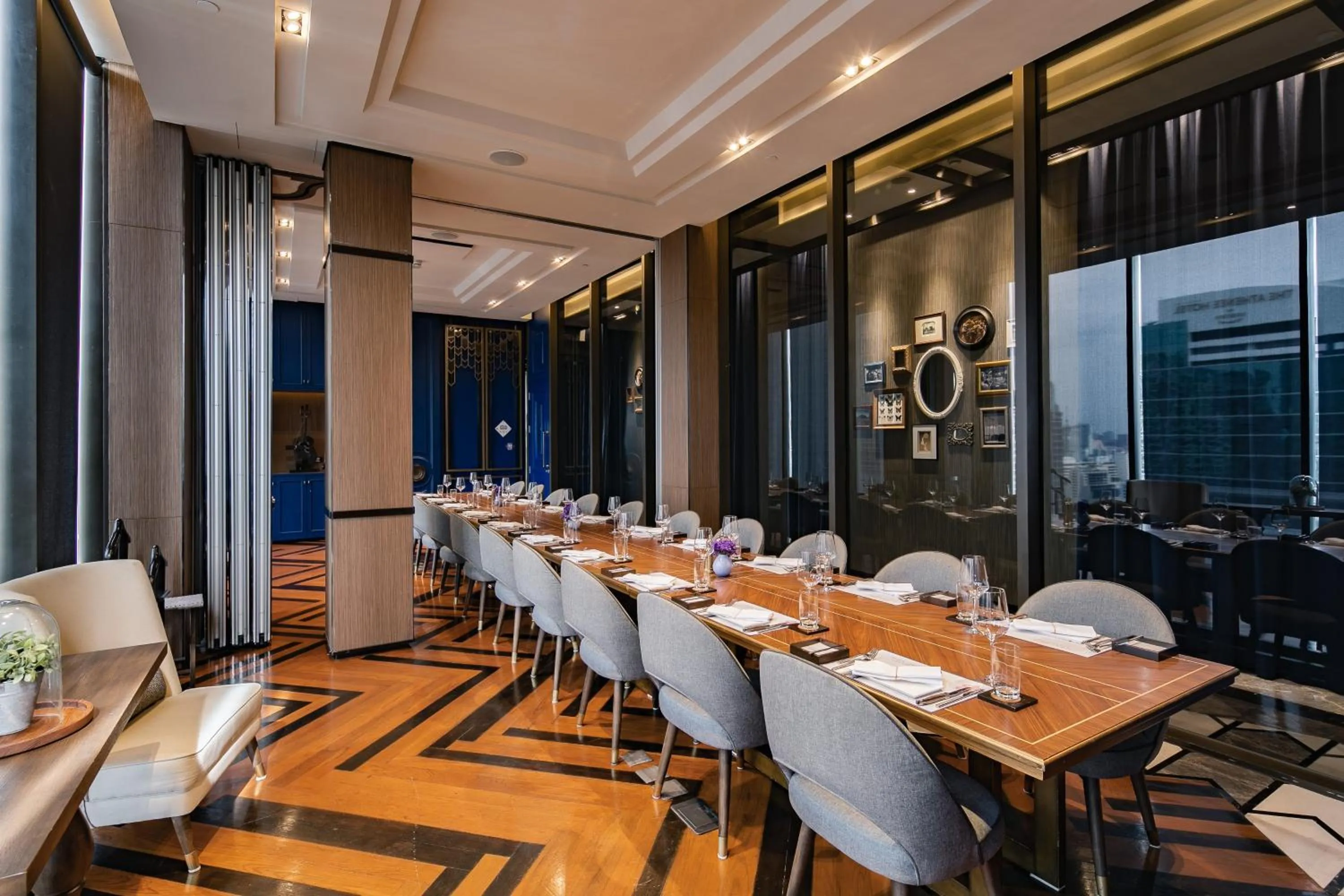 Restaurant/places to eat in Hotel Indigo Bangkok Wireless Road by IHG