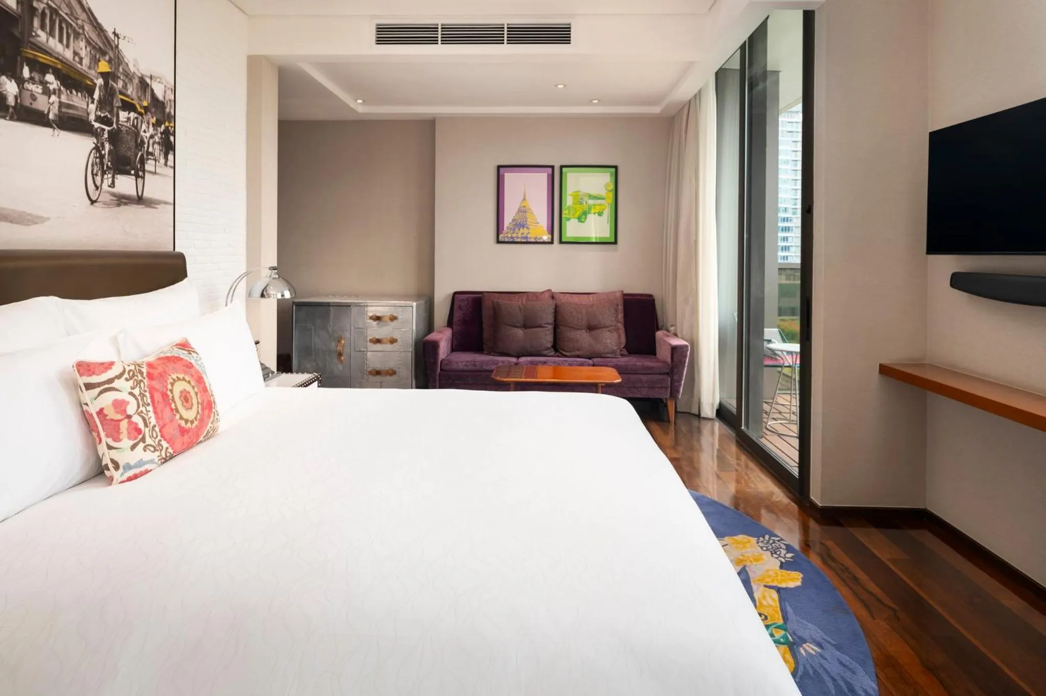 Photo of the whole room, Bed in Hotel Indigo Bangkok Wireless Road by IHG
