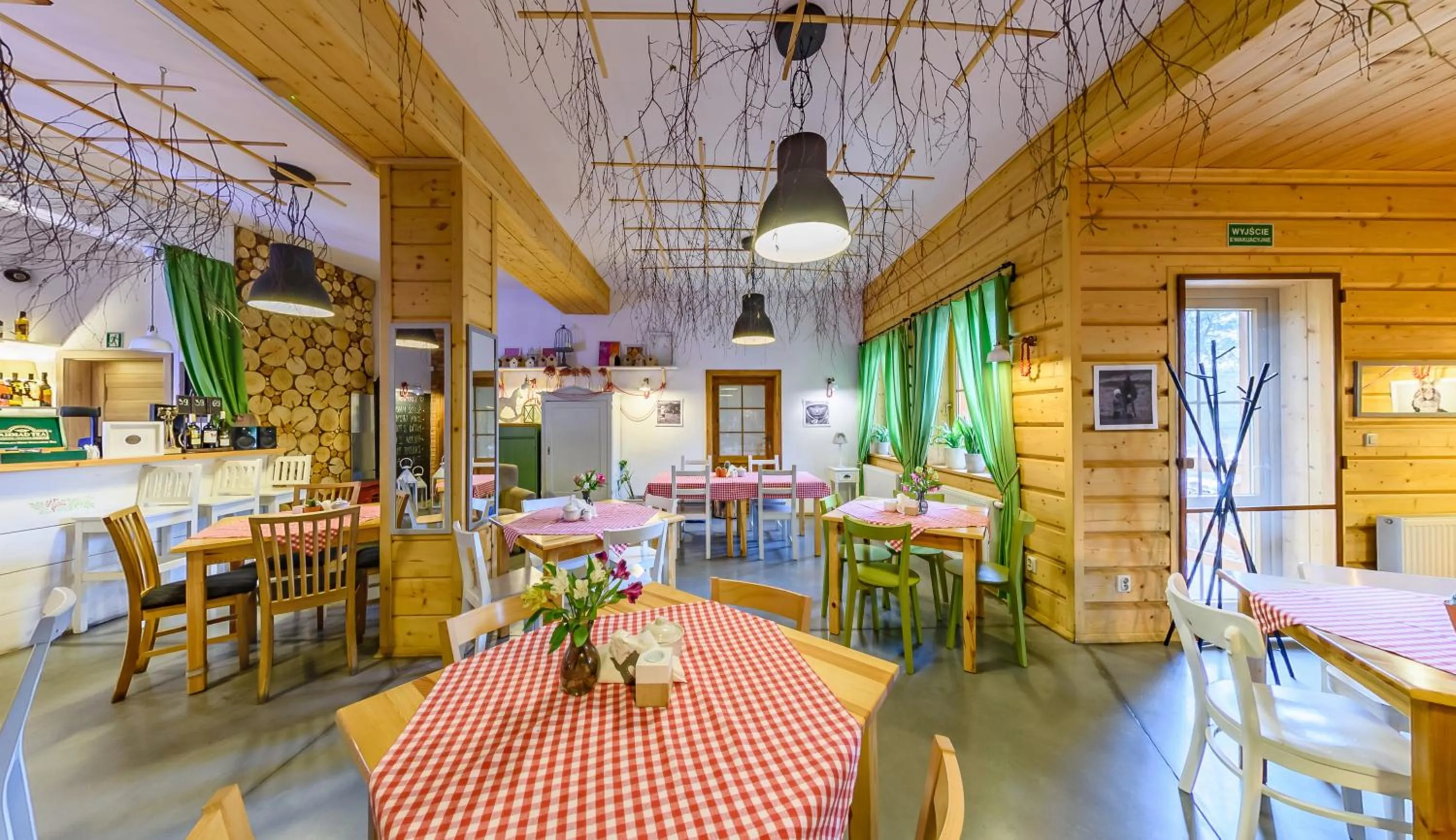Restaurant/places to eat in Hotel Czerwone Korale