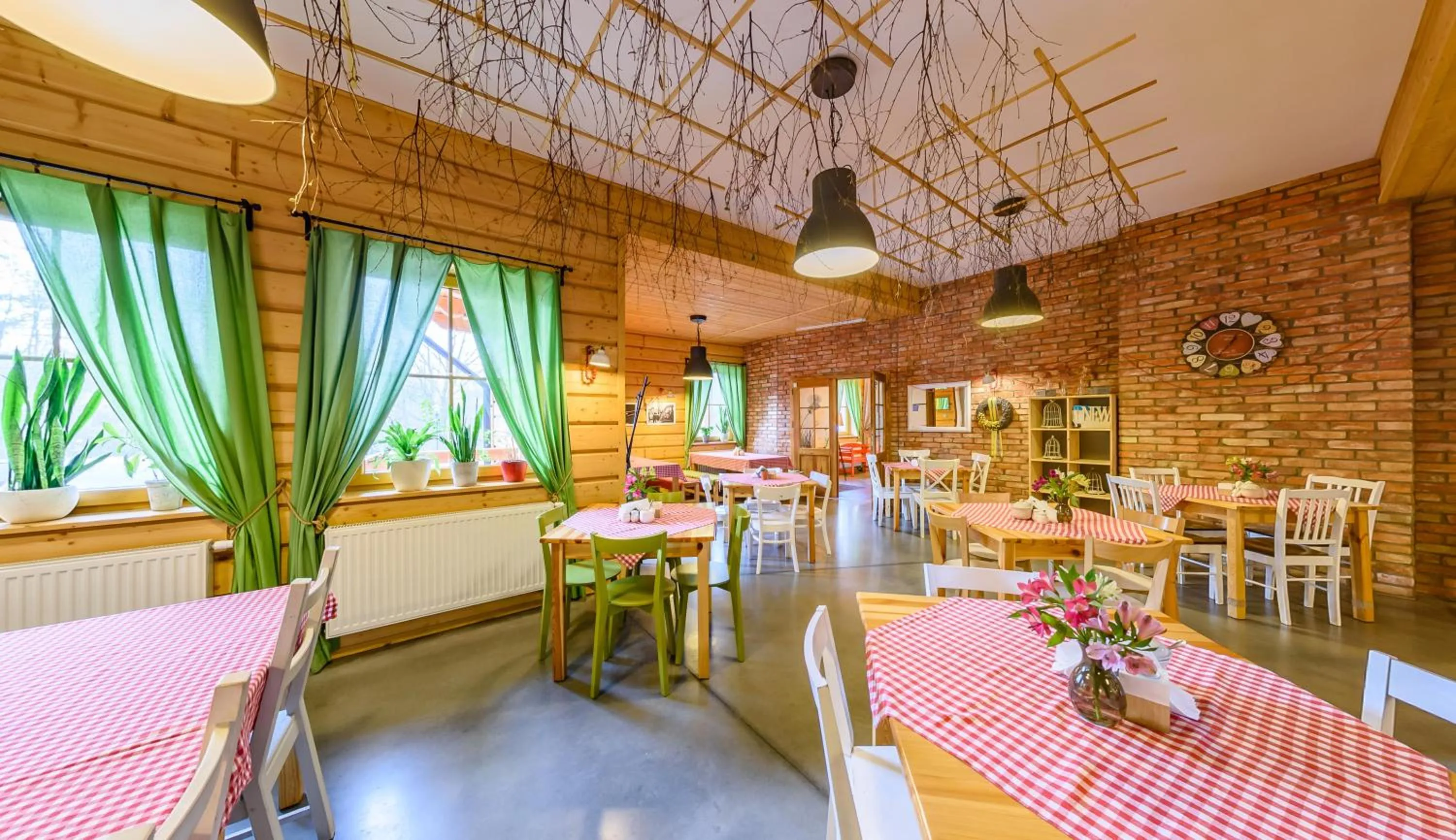 Restaurant/places to eat in Hotel Czerwone Korale