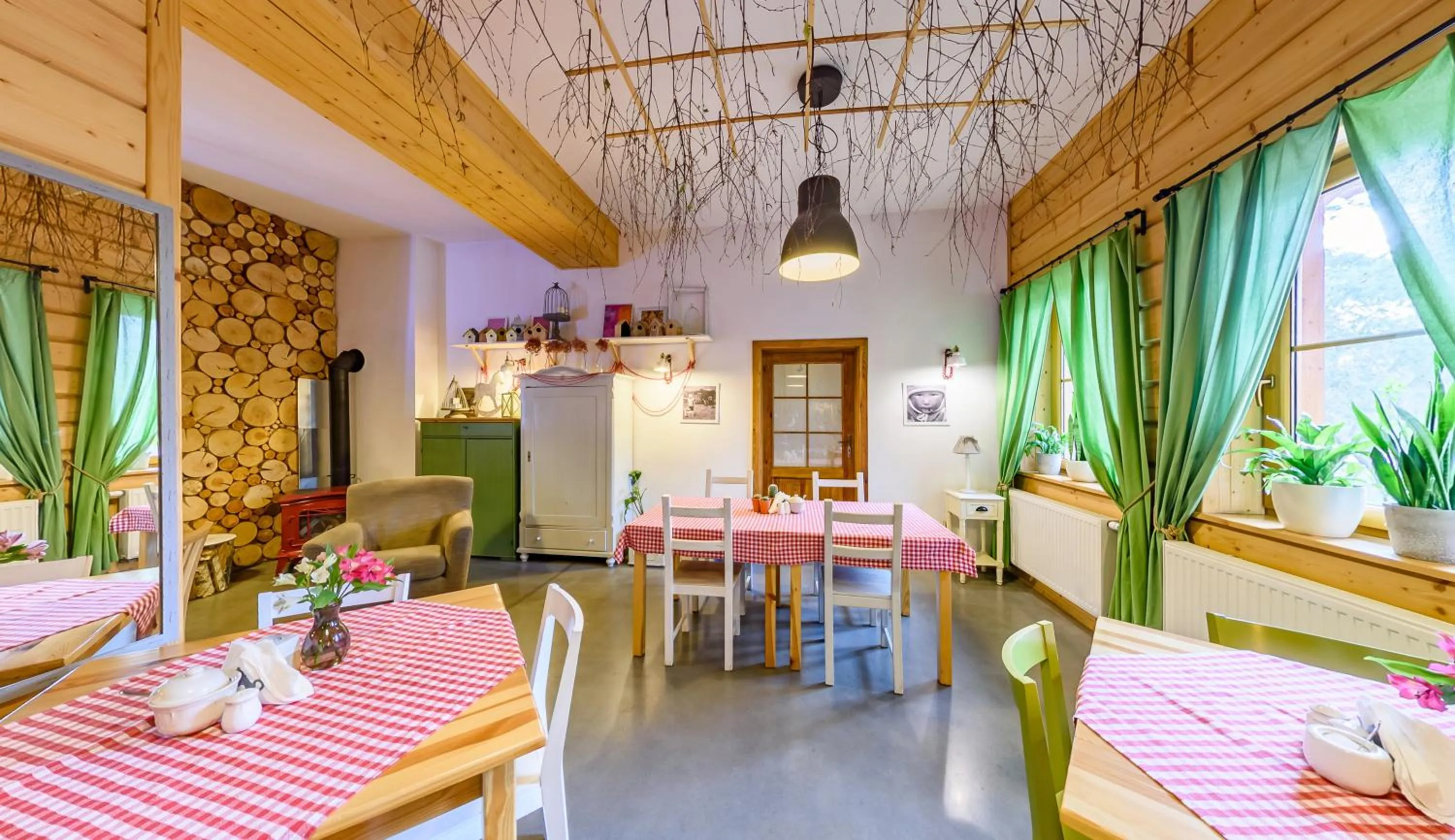 Restaurant/places to eat in Hotel Czerwone Korale