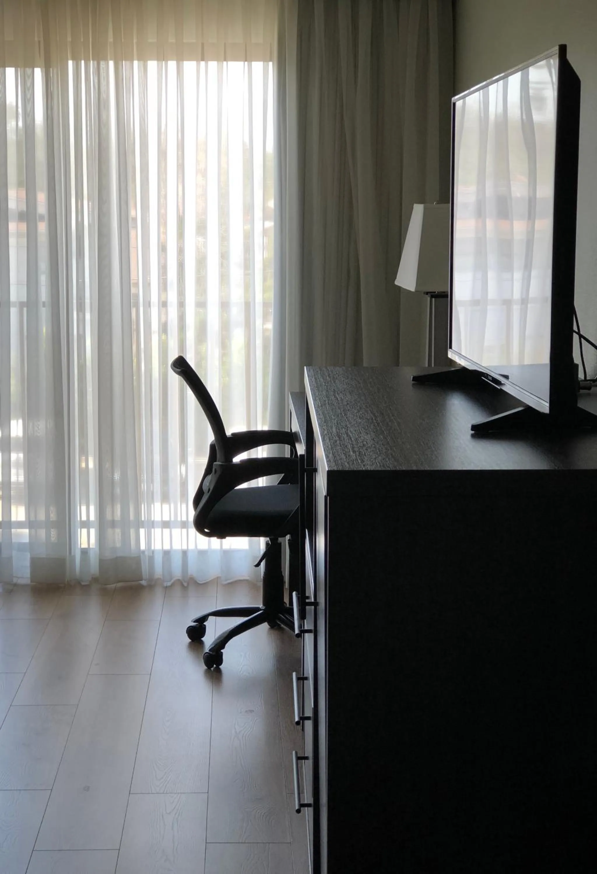 TV and multimedia in GreenTree Inn & Suites Los Angeles - Alhambra - Pasadena