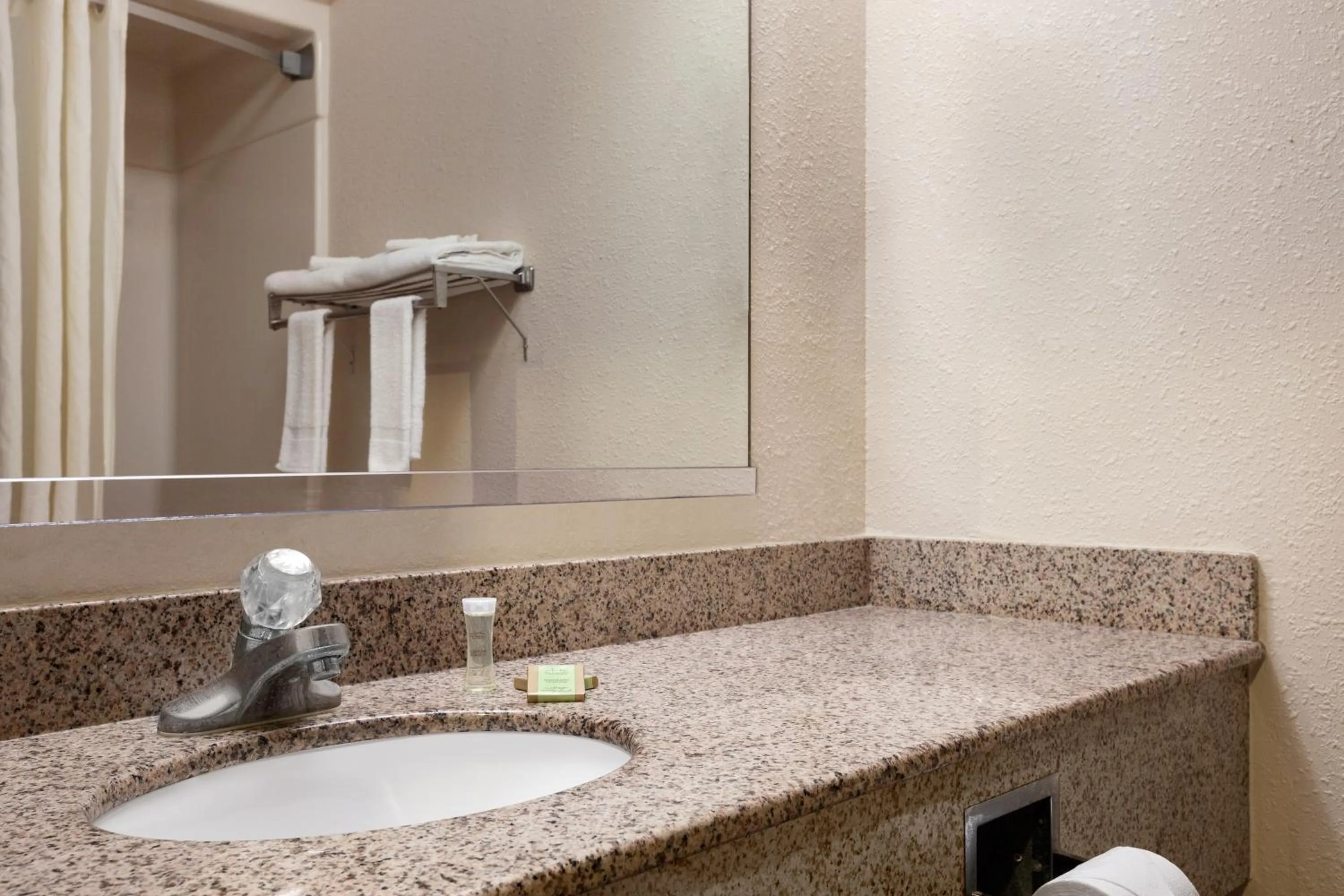 Super 8 by Wyndham Evansville North