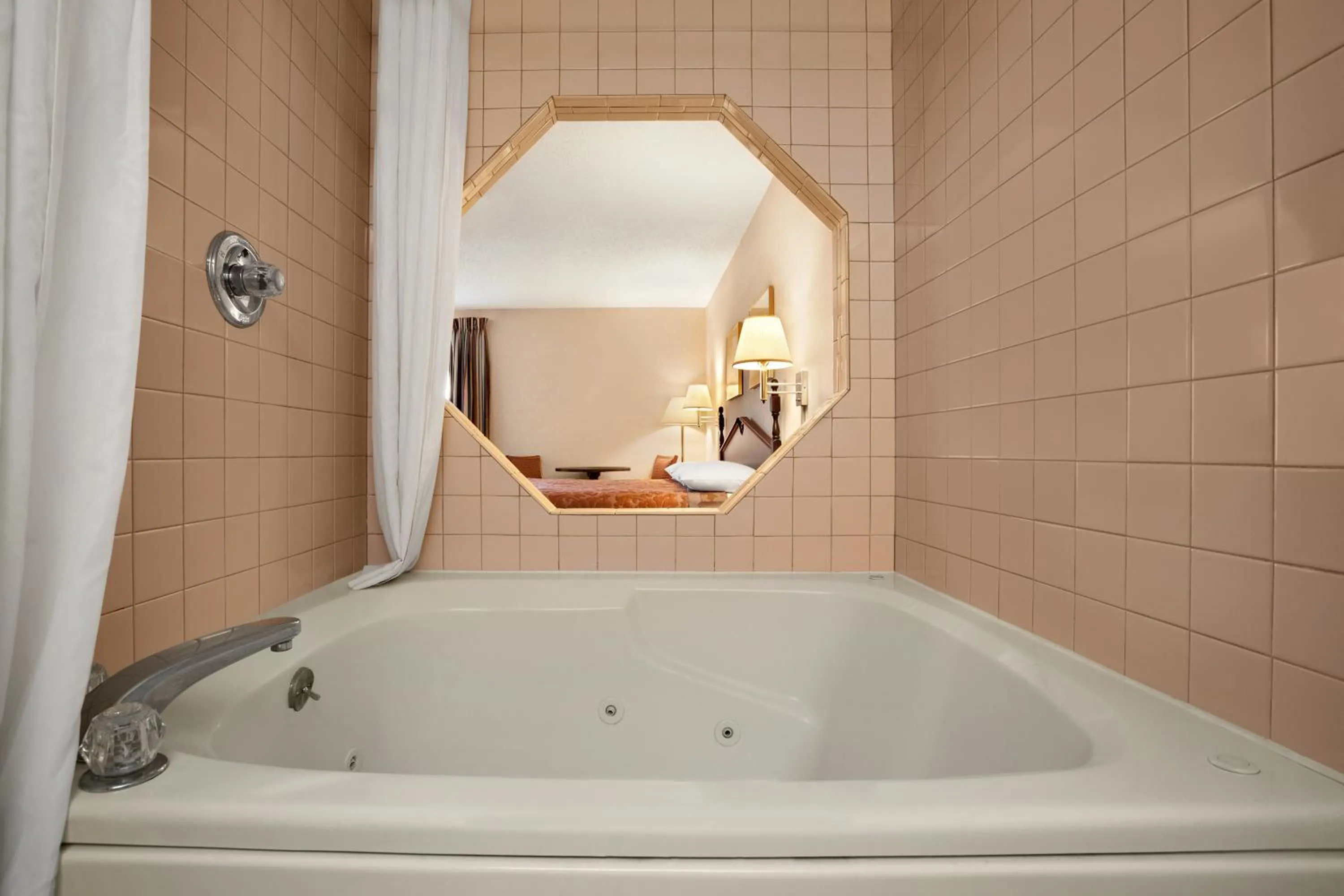 Super 8 by Wyndham Evansville North