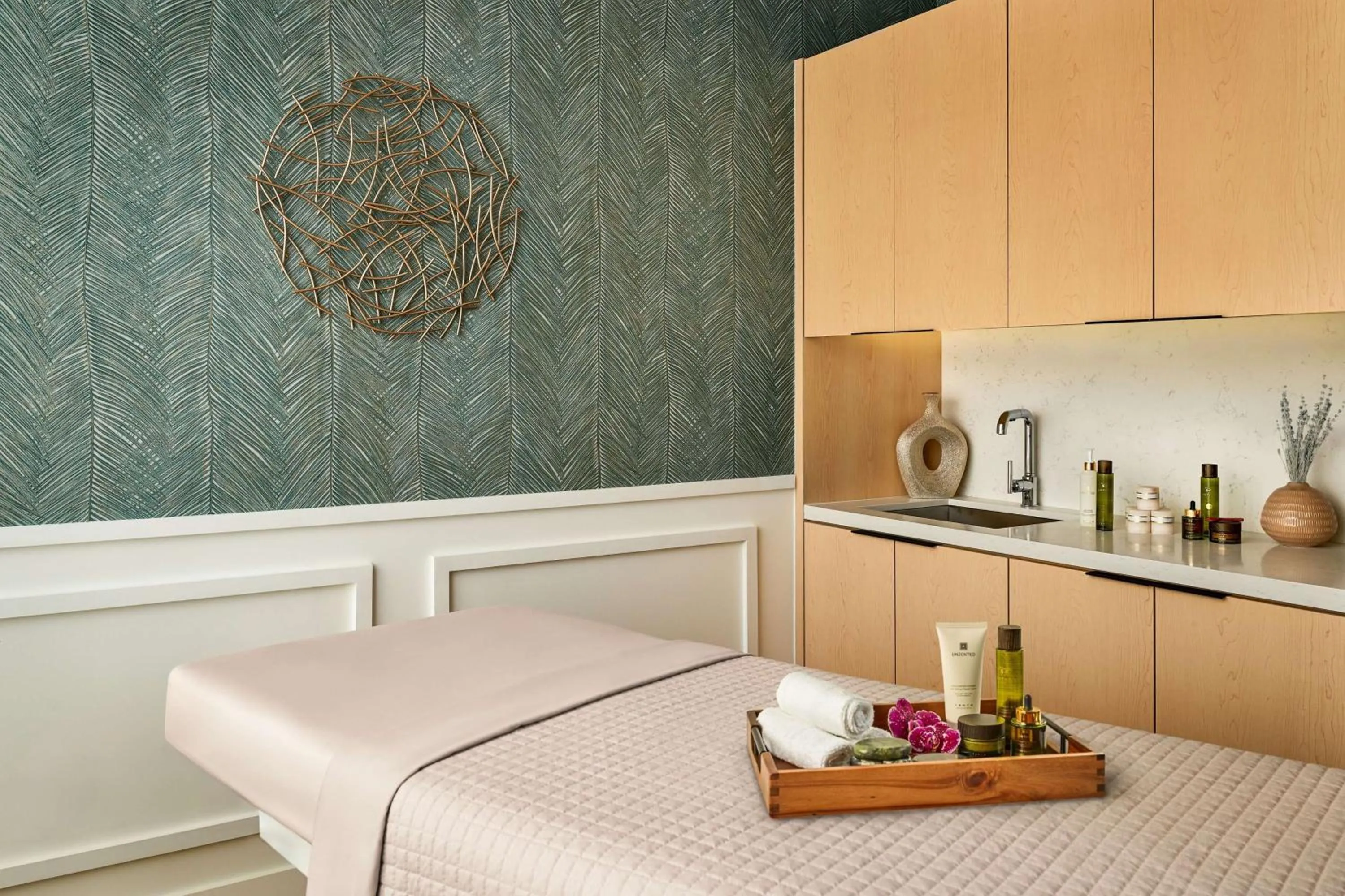 Sports, Bed in Faro Blanco Resort Marathon Florida Keys, Curio by Hilton