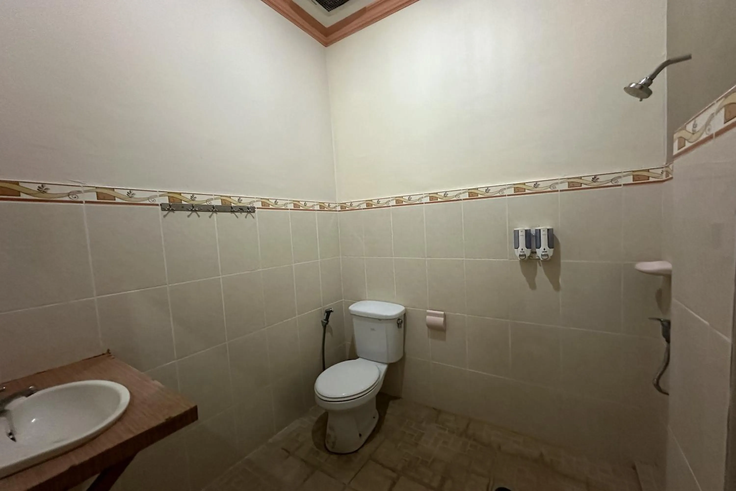 Bathroom in Taxa Raya Guest House