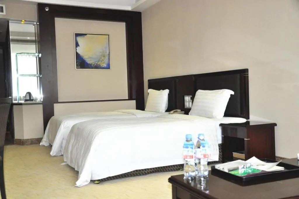 Bed in Dongguan Metropolitan Yijing Hotel