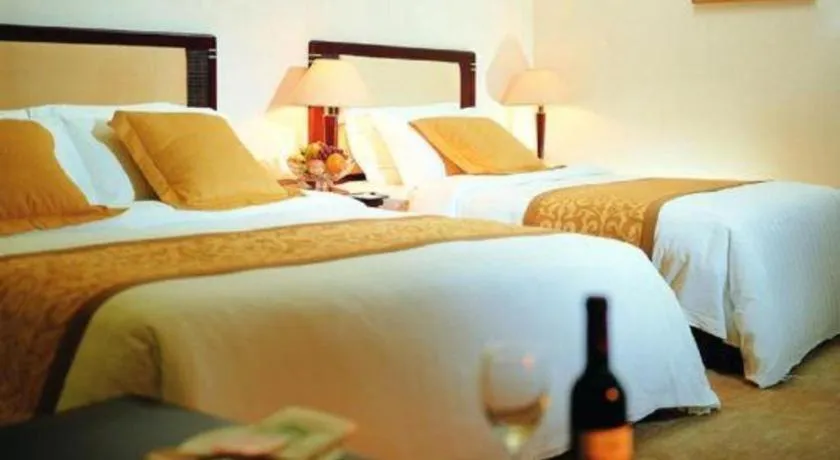 Bed in Dongguan Metropolitan Yijing Hotel