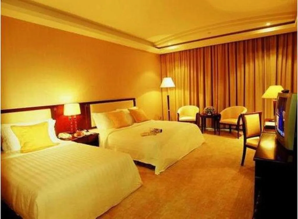 Bed in Dongguan Metropolitan Yijing Hotel