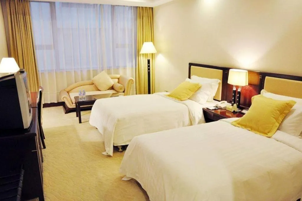 Bed in Dongguan Metropolitan Yijing Hotel