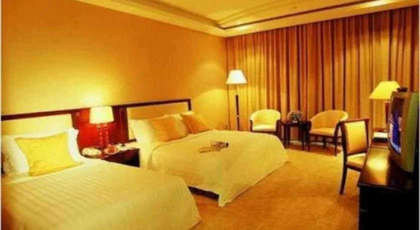 Bed in Dongguan Metropolitan Yijing Hotel