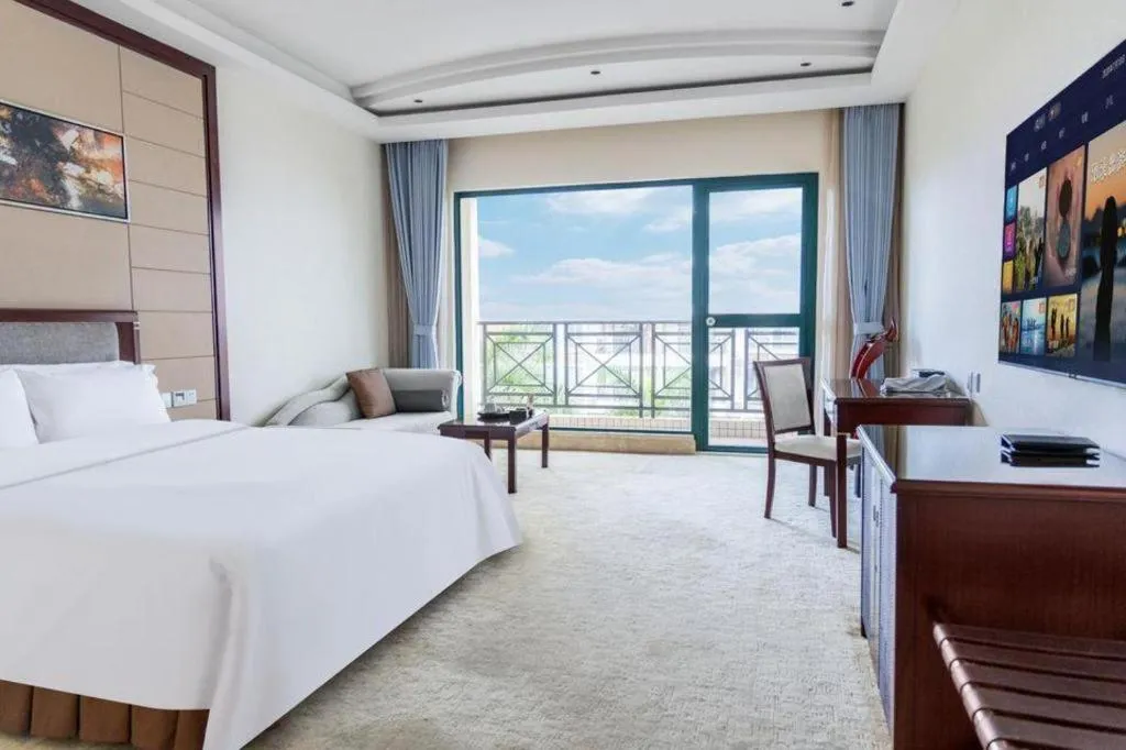 Bed in Dongguan Metropolitan Yijing Hotel