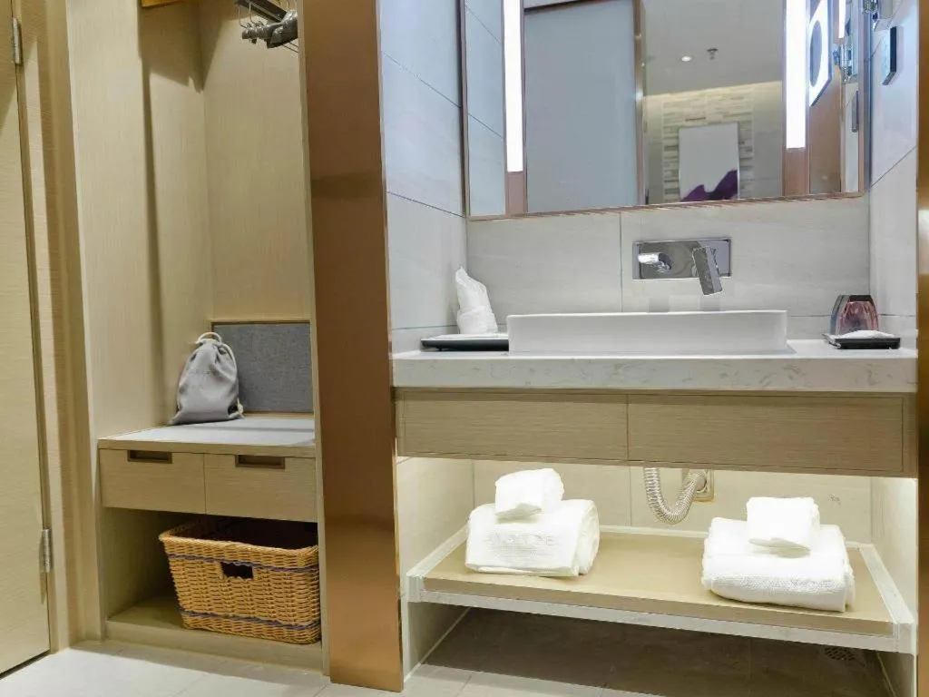 Lavande Hotel Shenzhen Dongmen Shuibeicuizhu Metro Station